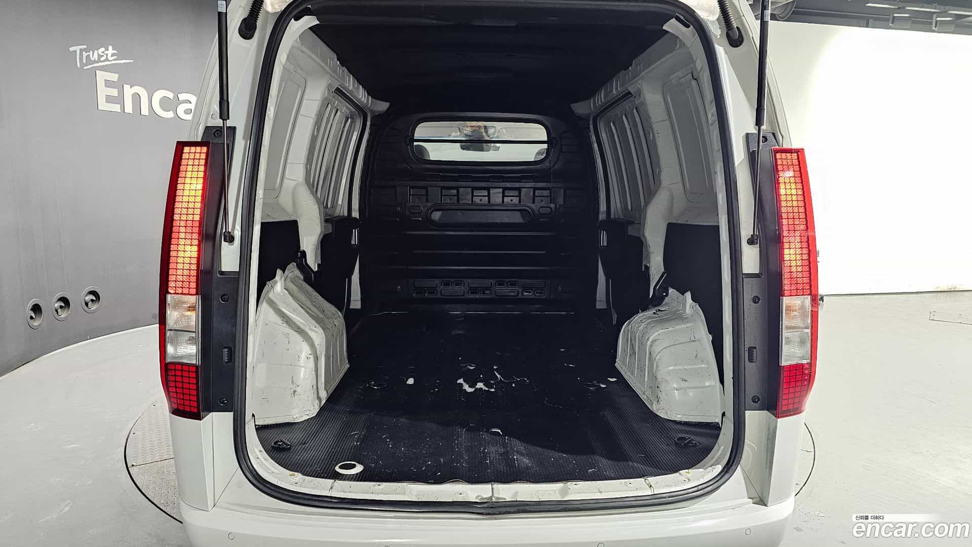 Staria Hyundai 2022.8-OPTION-024