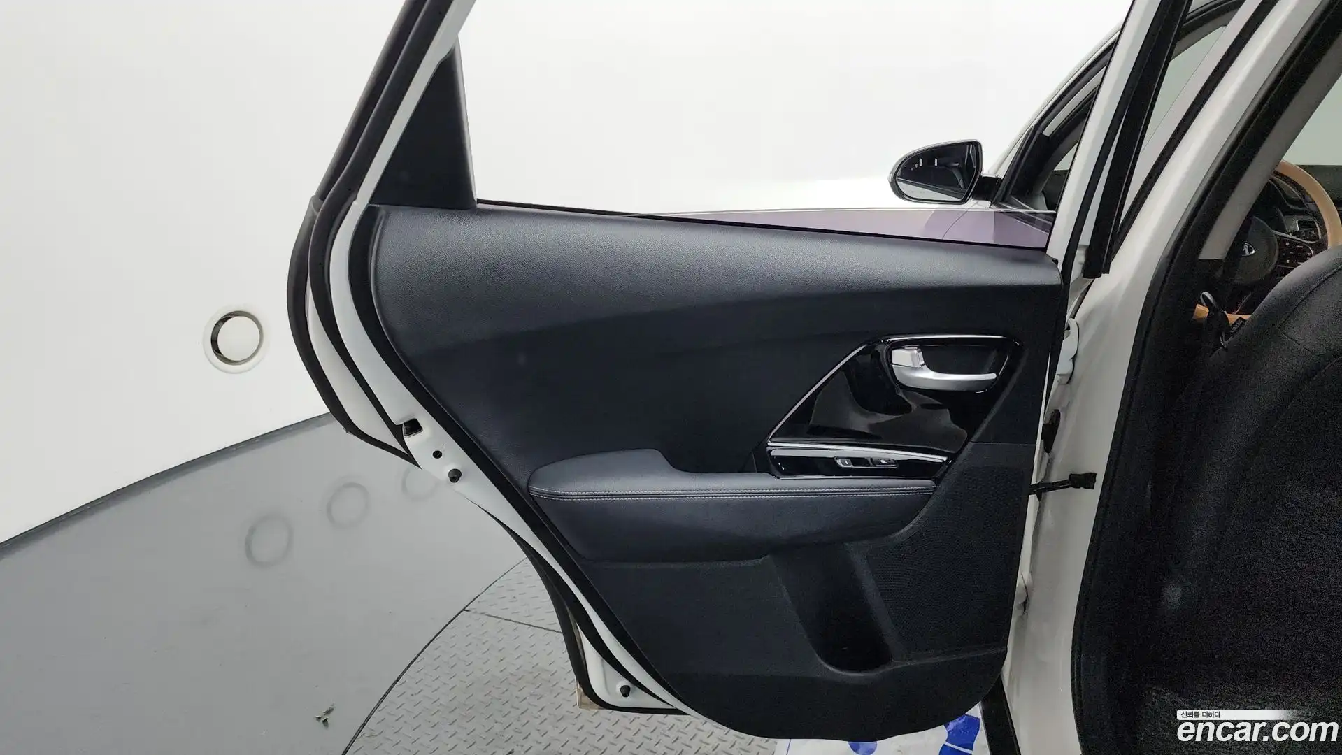 Niro Kia 2018.10-INNER-035