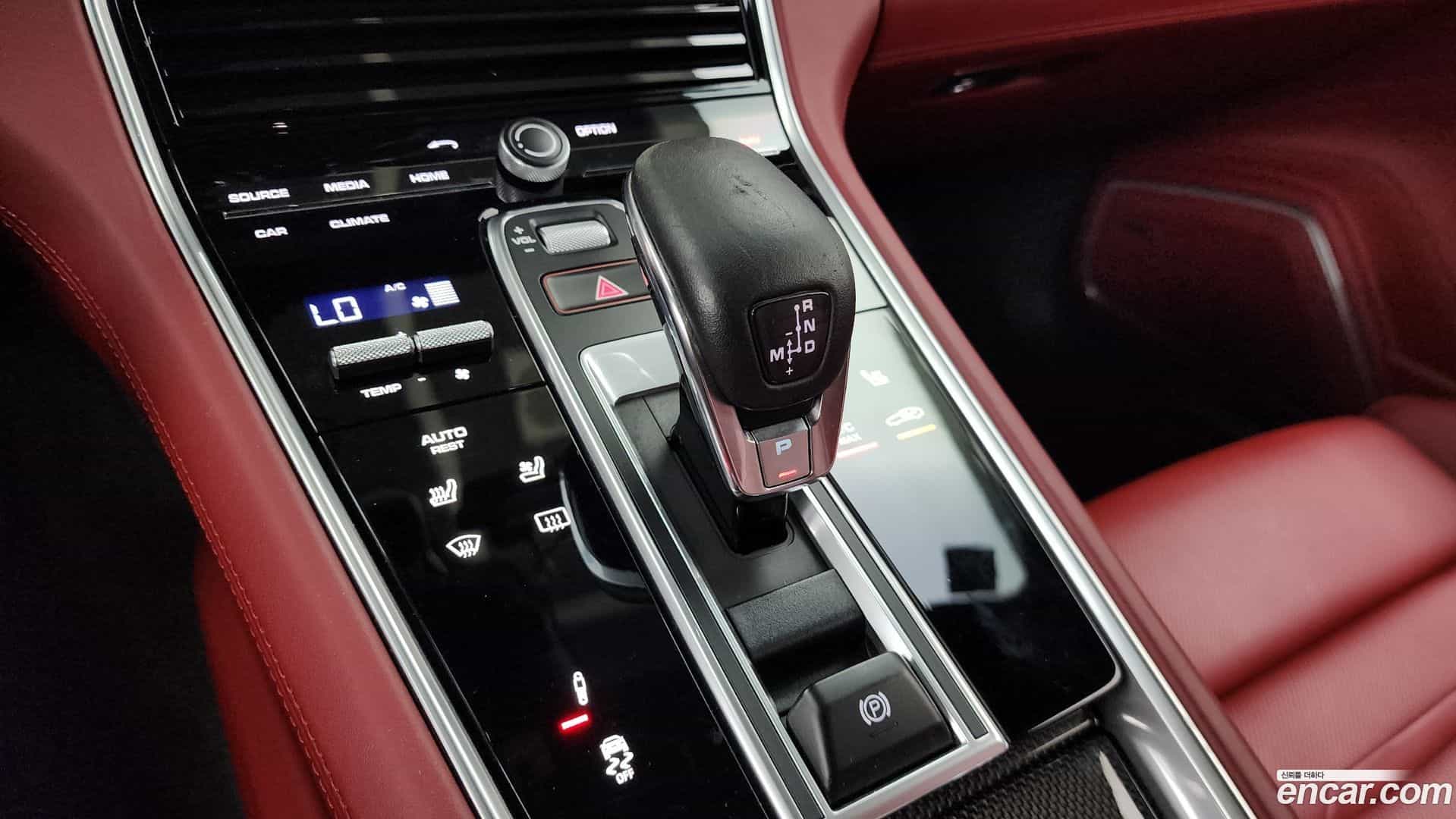 Panamera Porsche 2018.9-INNER-009