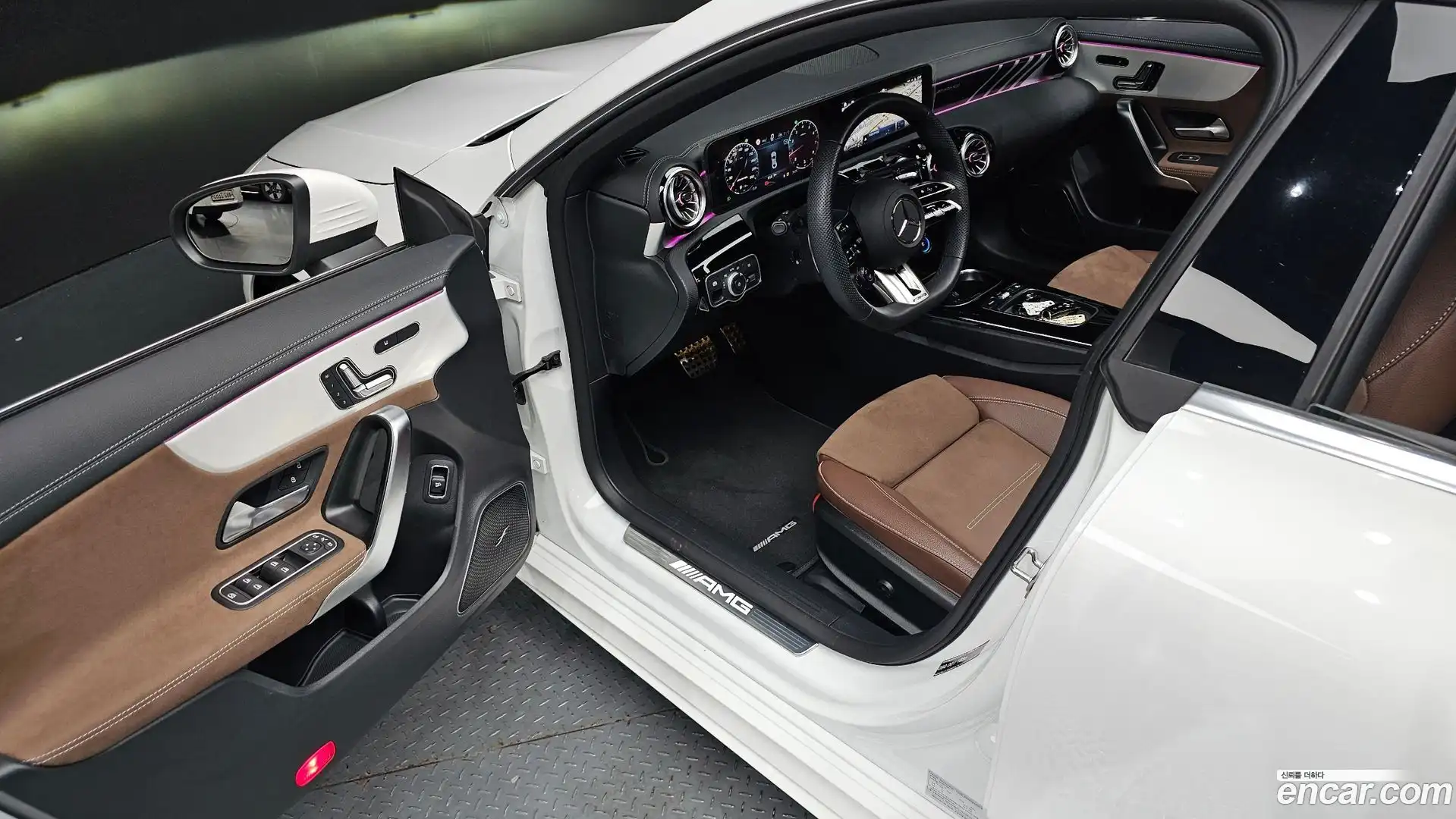 CLA-Class Mercedes-Benz 2025.8-INNER-010