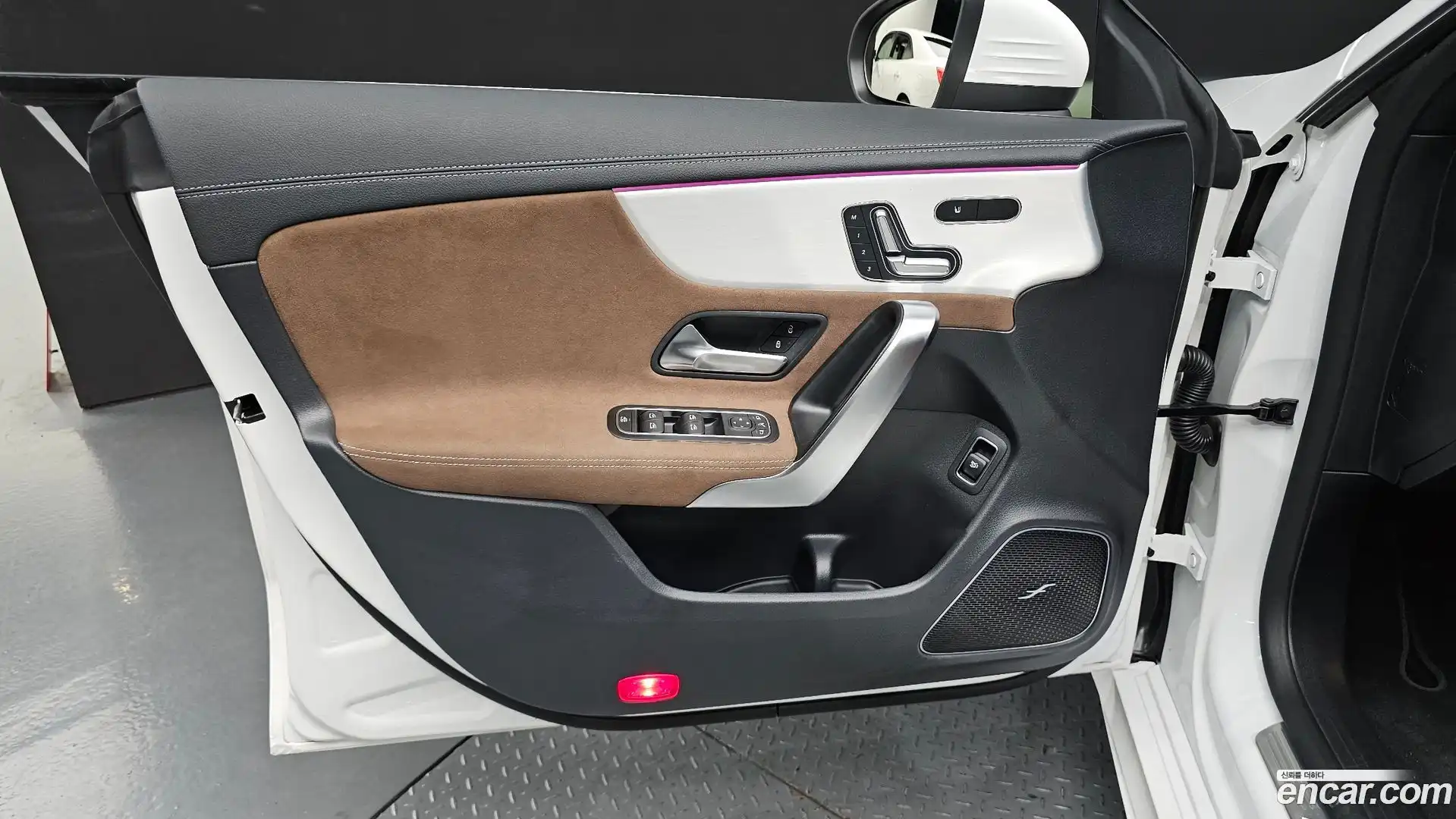 CLA-Class Mercedes-Benz 2025.8-INNER-034