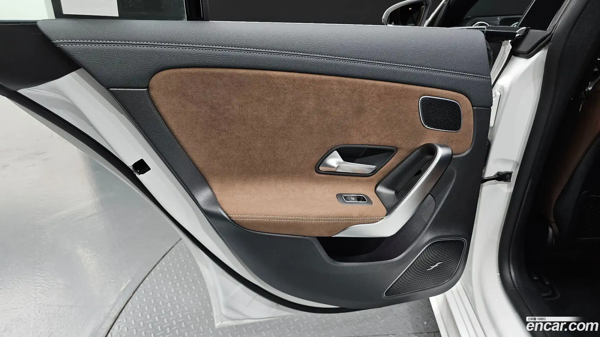 CLA-Class Mercedes-Benz 2025.8-INNER-035