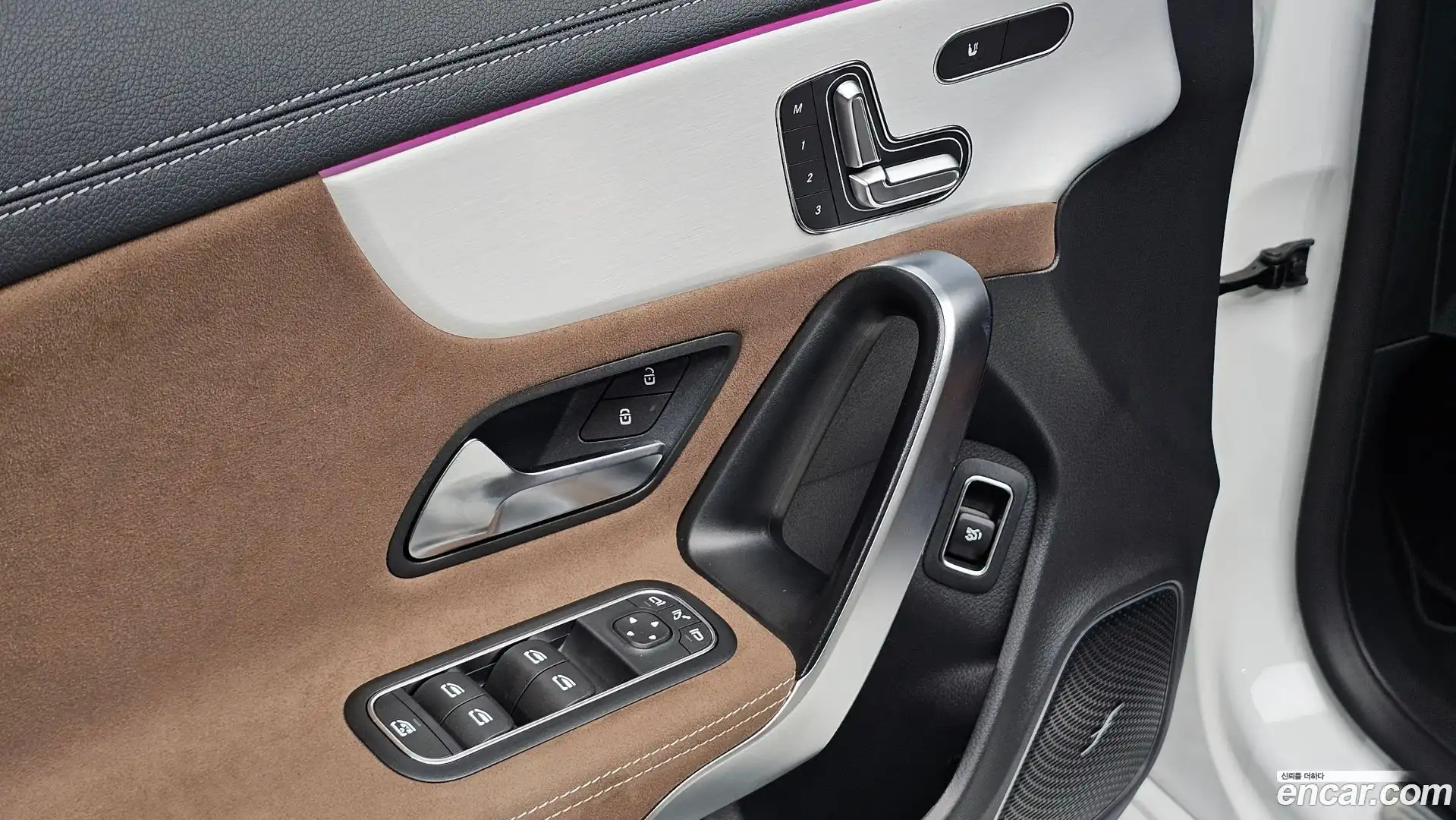 CLA-Class Mercedes-Benz 2025.8-OPTION-040