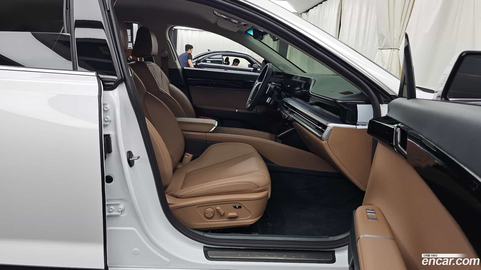 Grandeur Hyundai 2025.8-OPTION-015