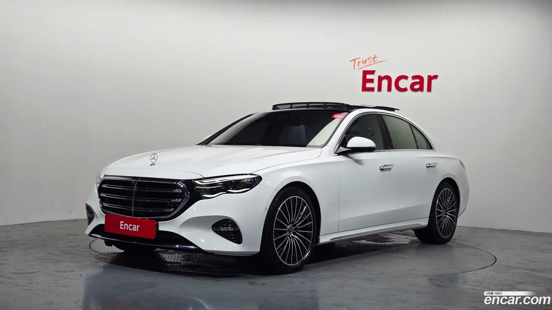E-Class Mercedes-Benz 2025.8-OUTER-001