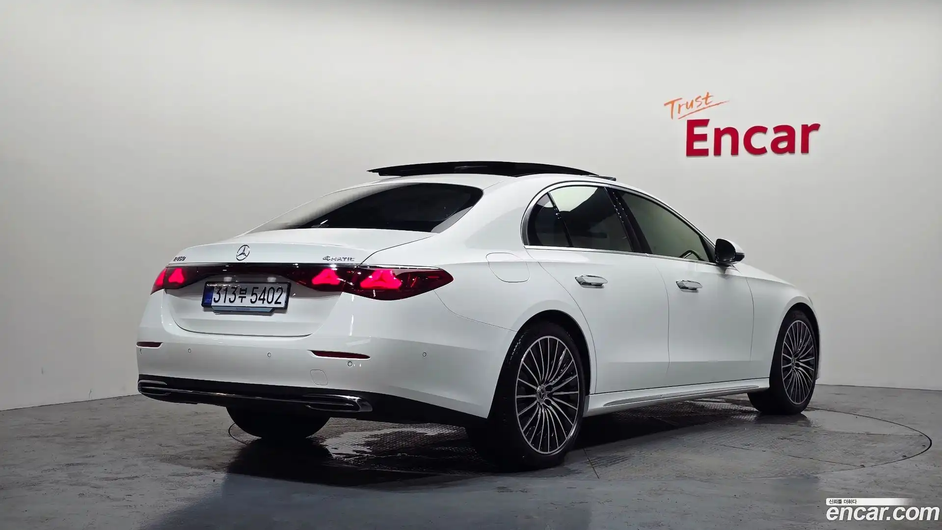 E-Class Mercedes-Benz 2025.8-OUTER-002