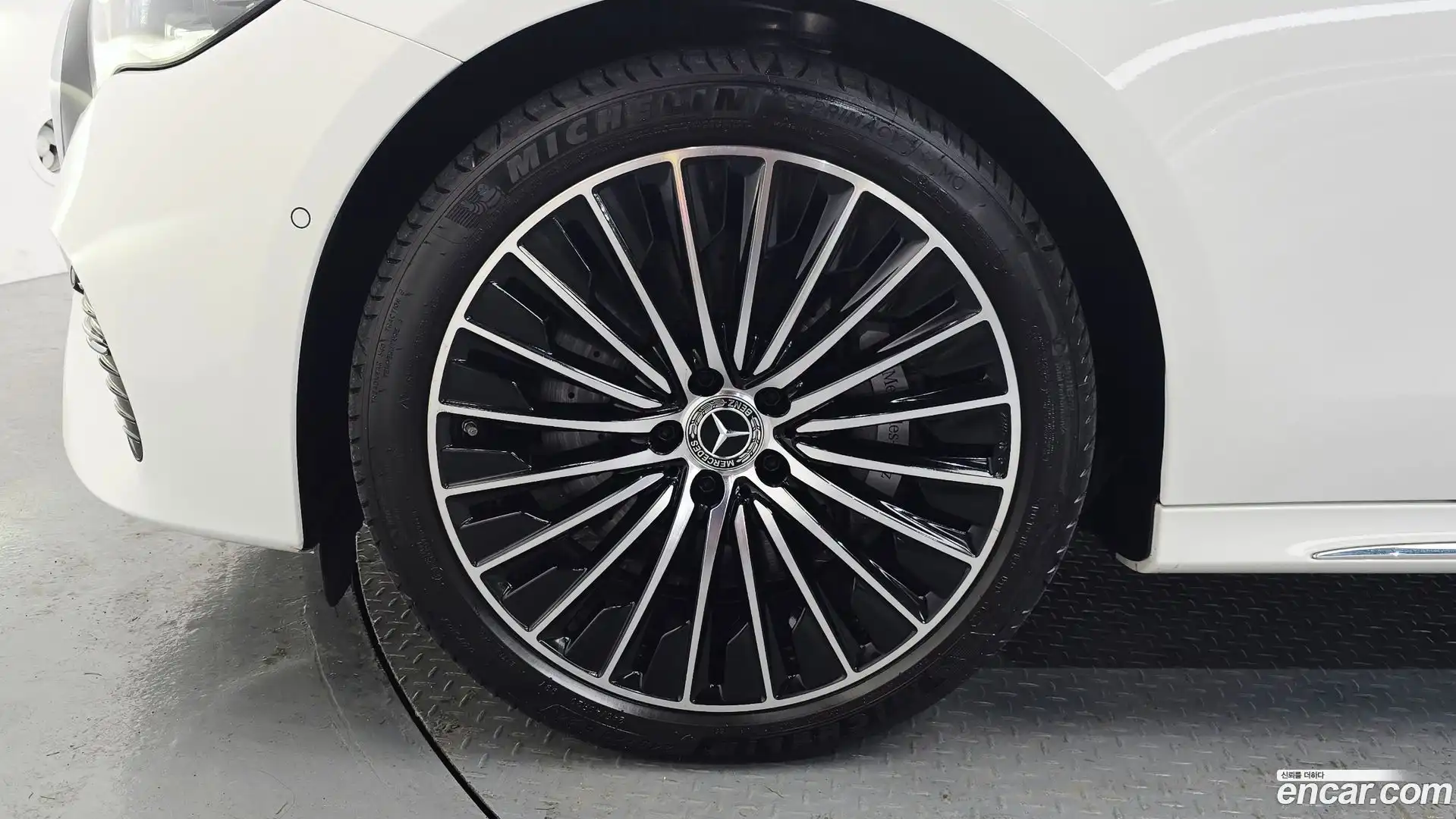 E-Class Mercedes-Benz 2025.8-OUTER-005