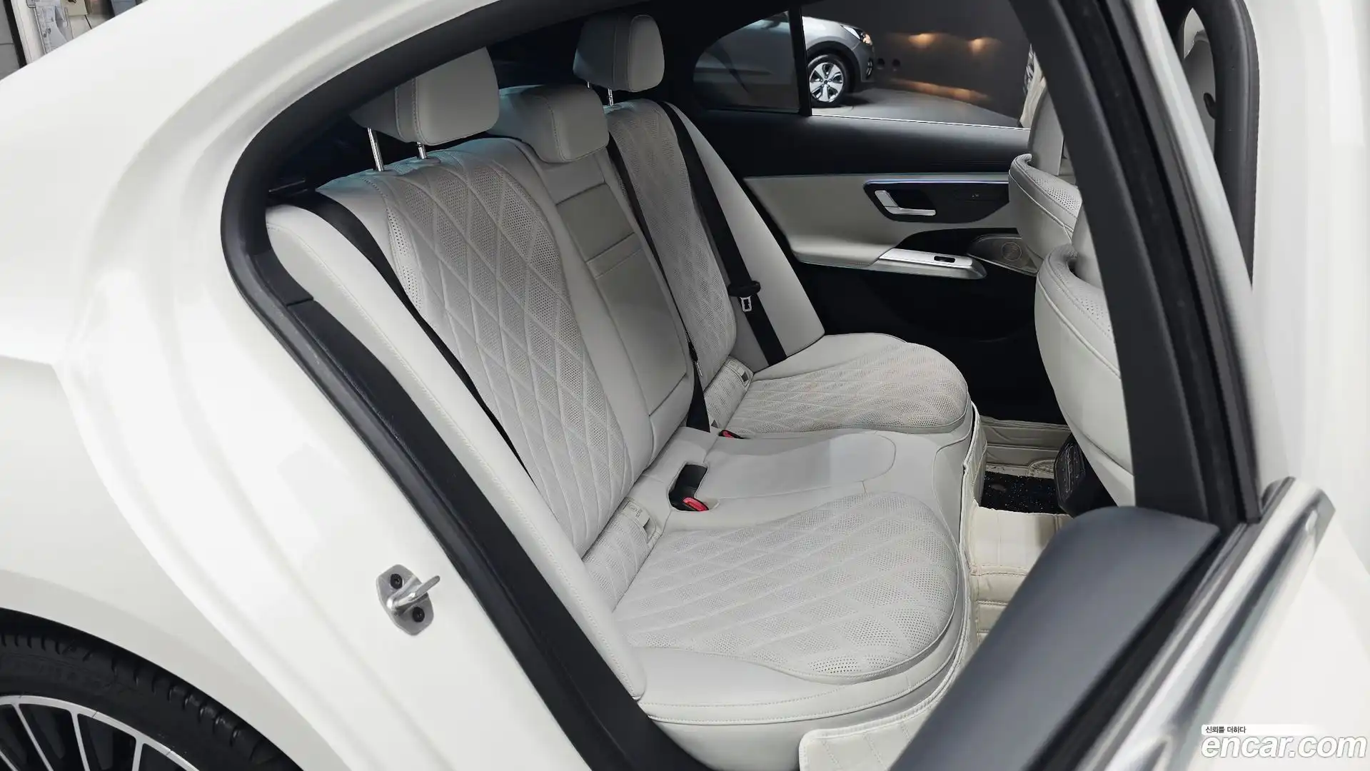 E-Class Mercedes-Benz 2025.8-OPTION-015
