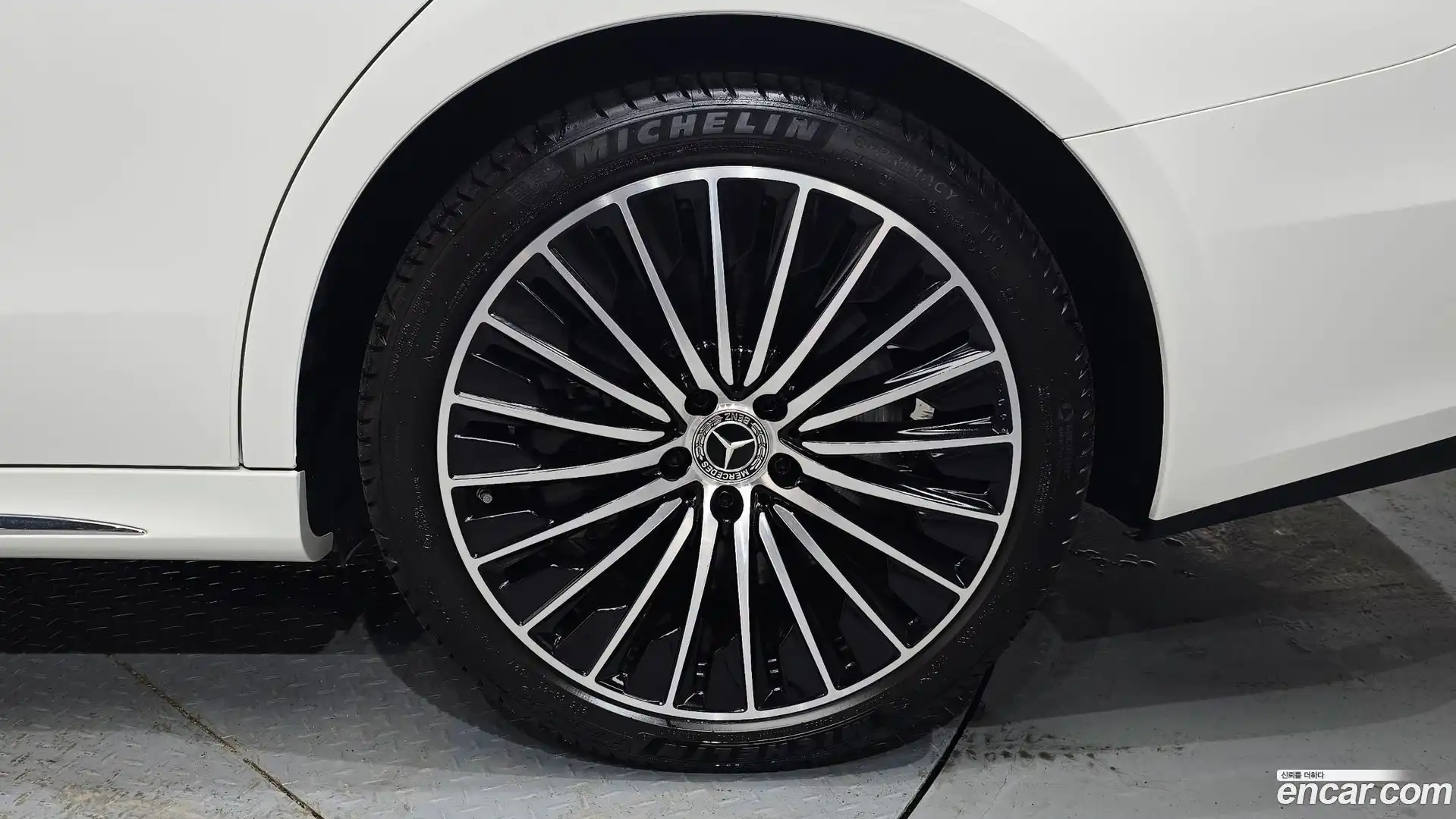 E-Class Mercedes-Benz 2025.8-OUTER-031
