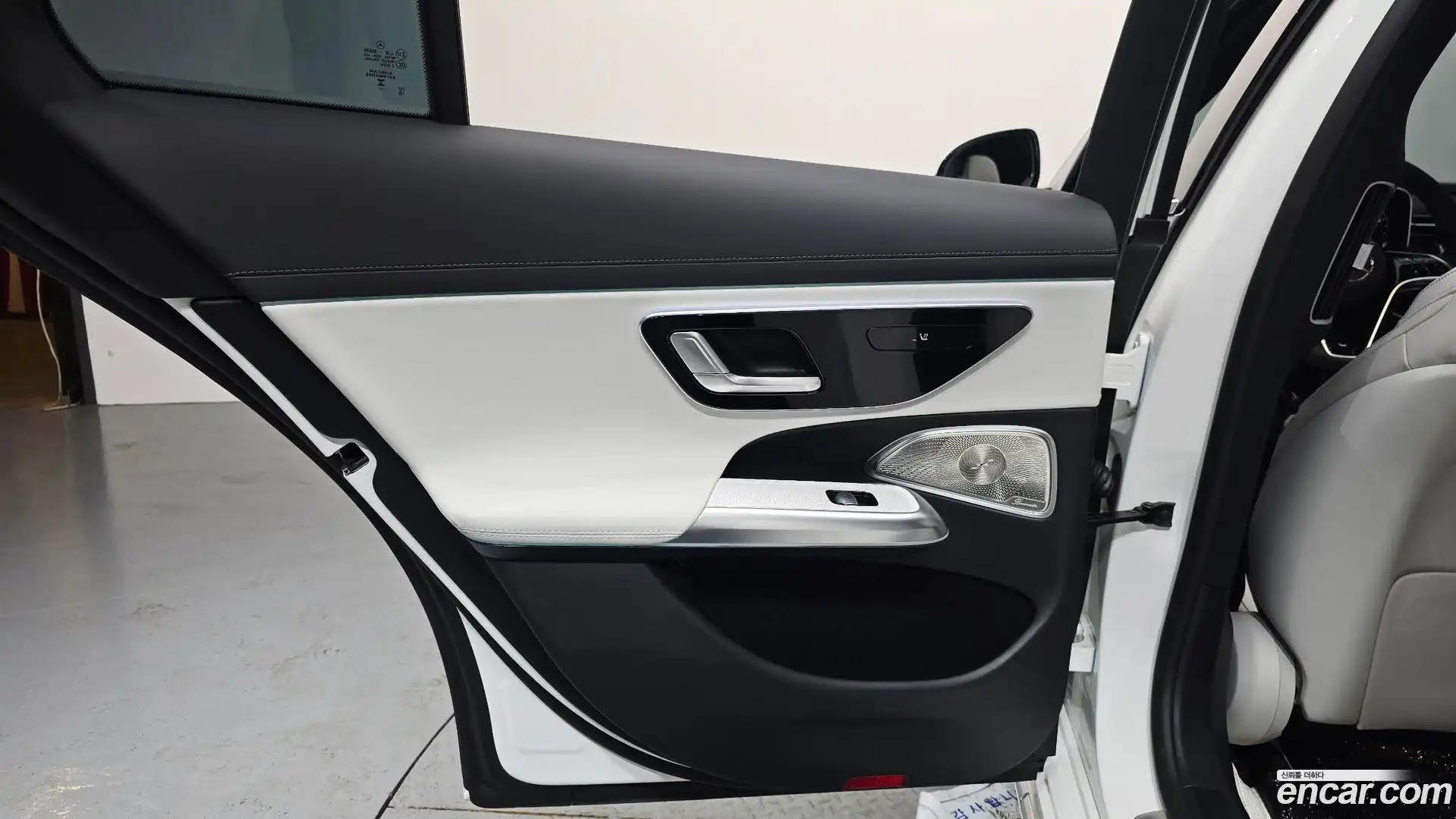 E-Class Mercedes-Benz 2025.8-INNER-035