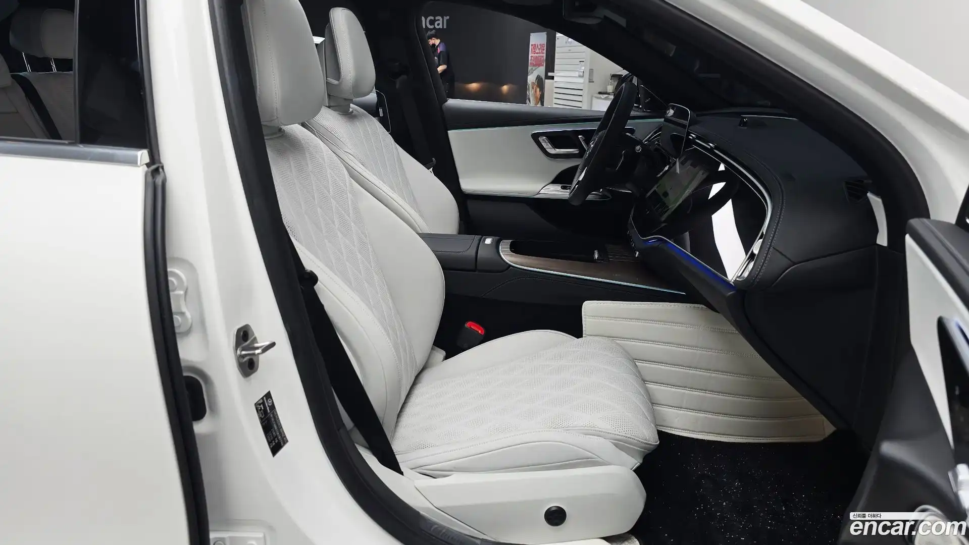 E-Class Mercedes-Benz 2025.8-INNER-036