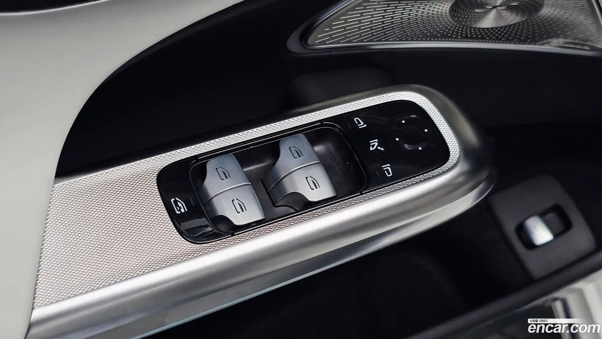 E-Class Mercedes-Benz 2025.8-OPTION-040