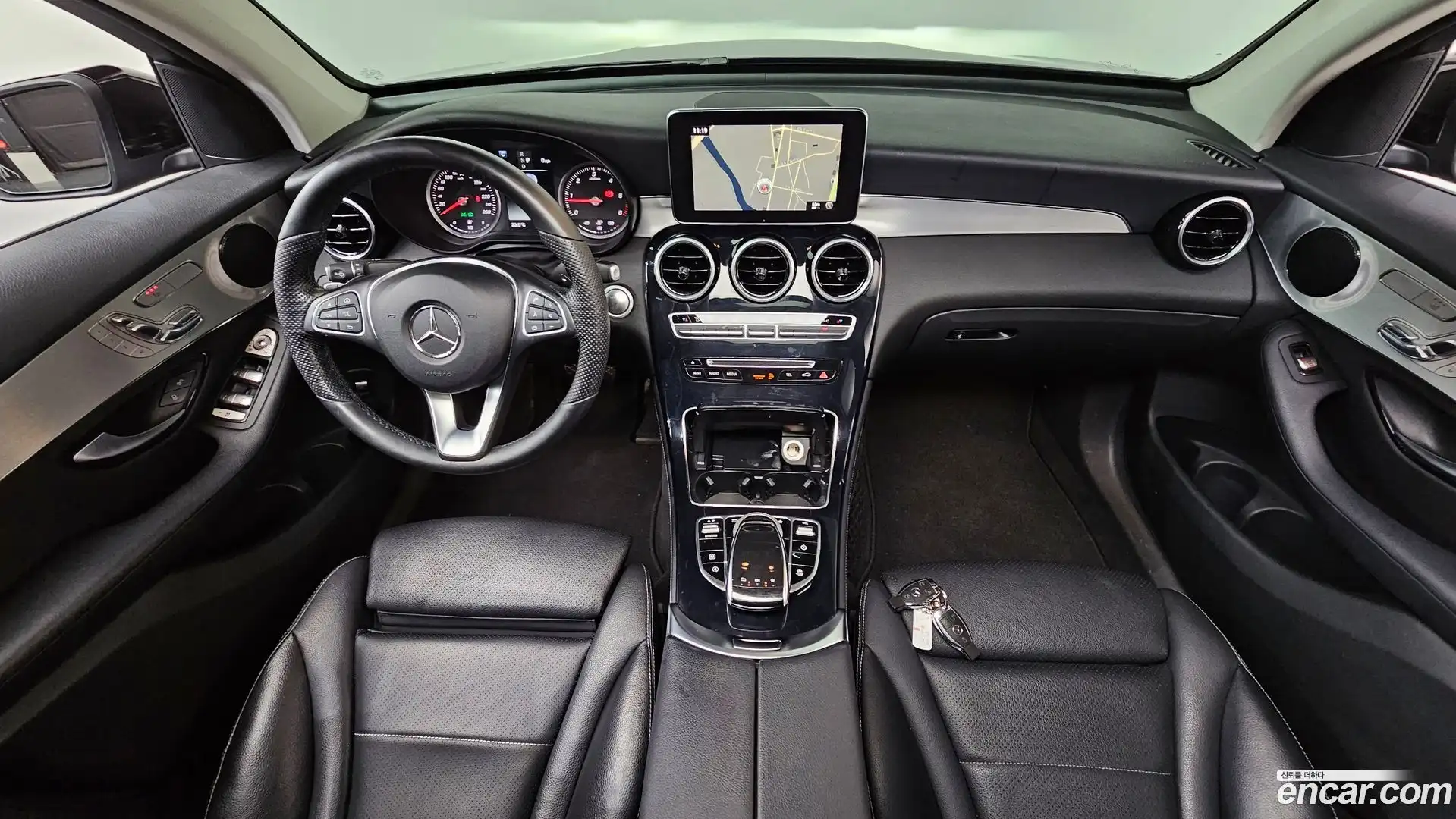 GLC-Class Mercedes-Benz 2017.11-INNER-007