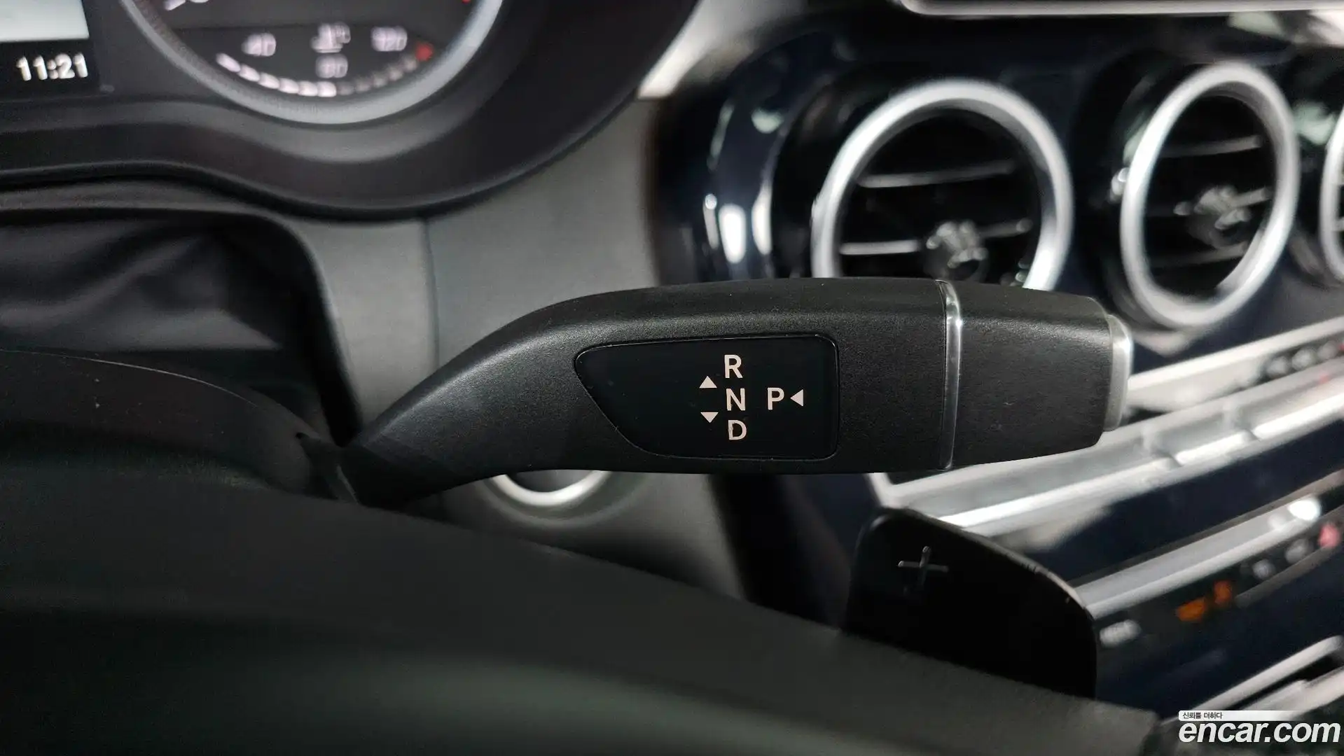 GLC-Class Mercedes-Benz 2017.11-INNER-009