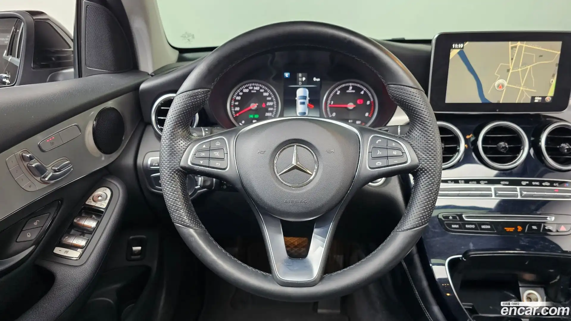 GLC-Class Mercedes-Benz 2017.11-OPTION-016