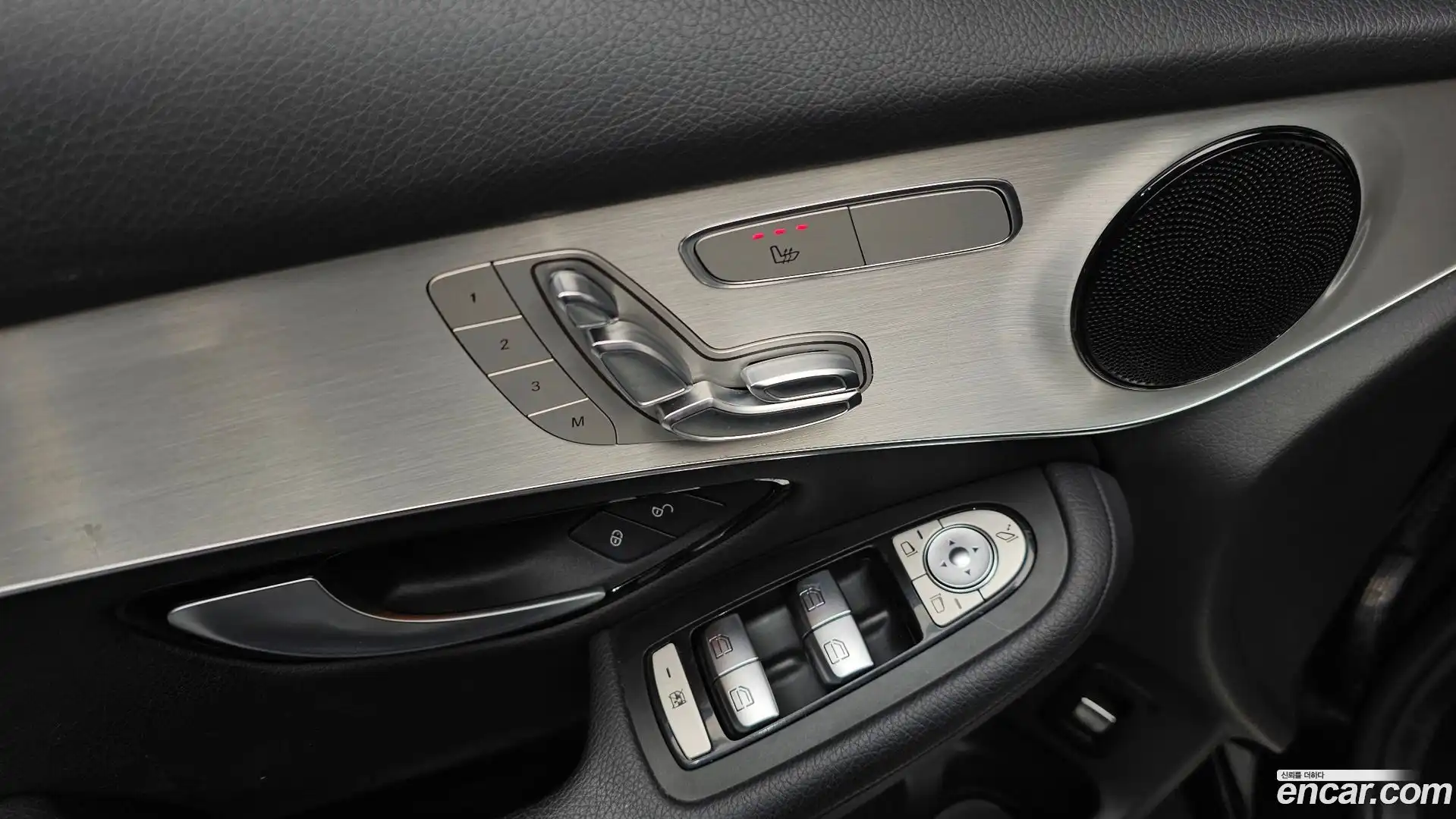 GLC-Class Mercedes-Benz 2017.11-OPTION-046