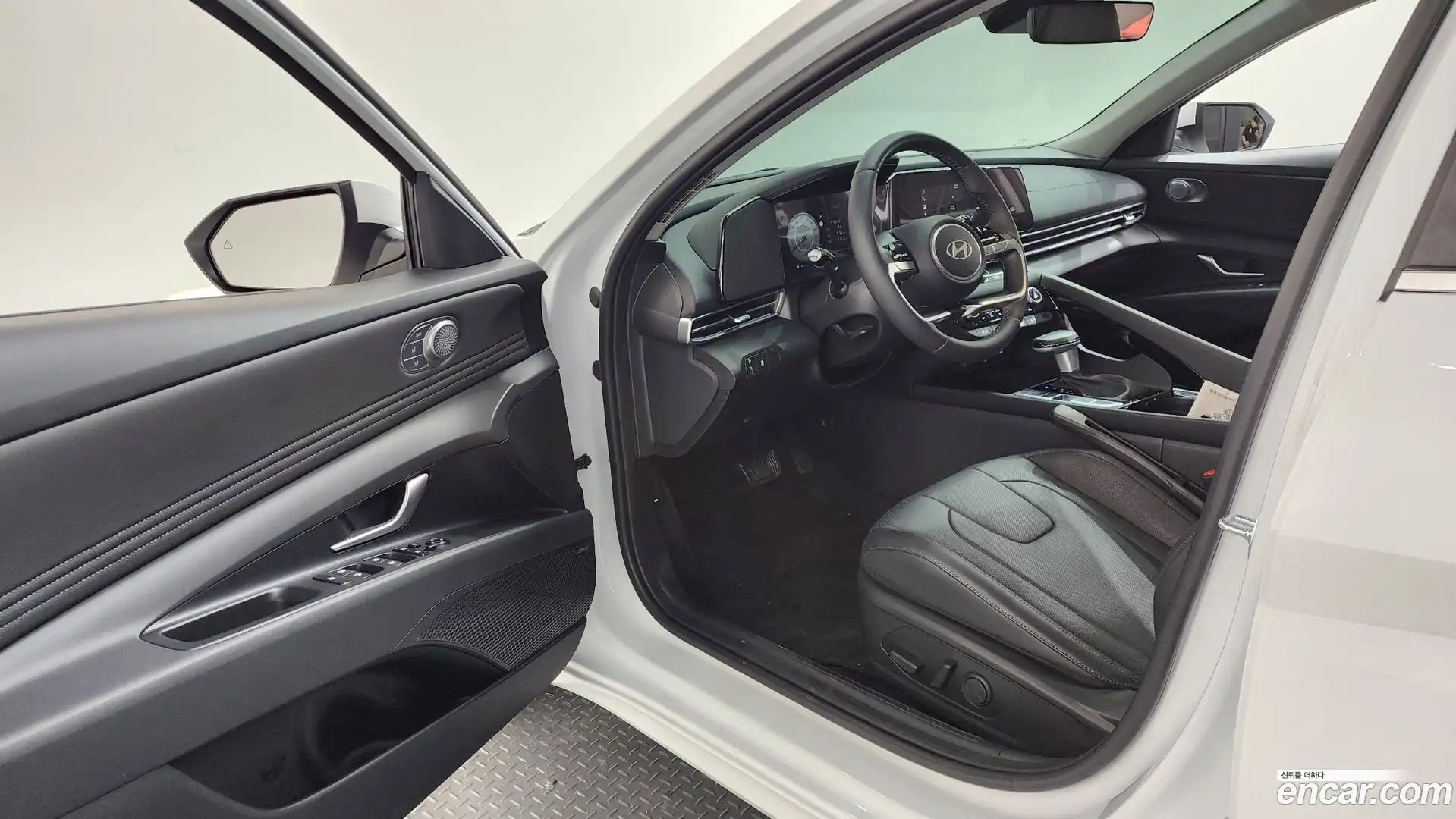 AVANTE Hyundai 2025.10-INNER-010