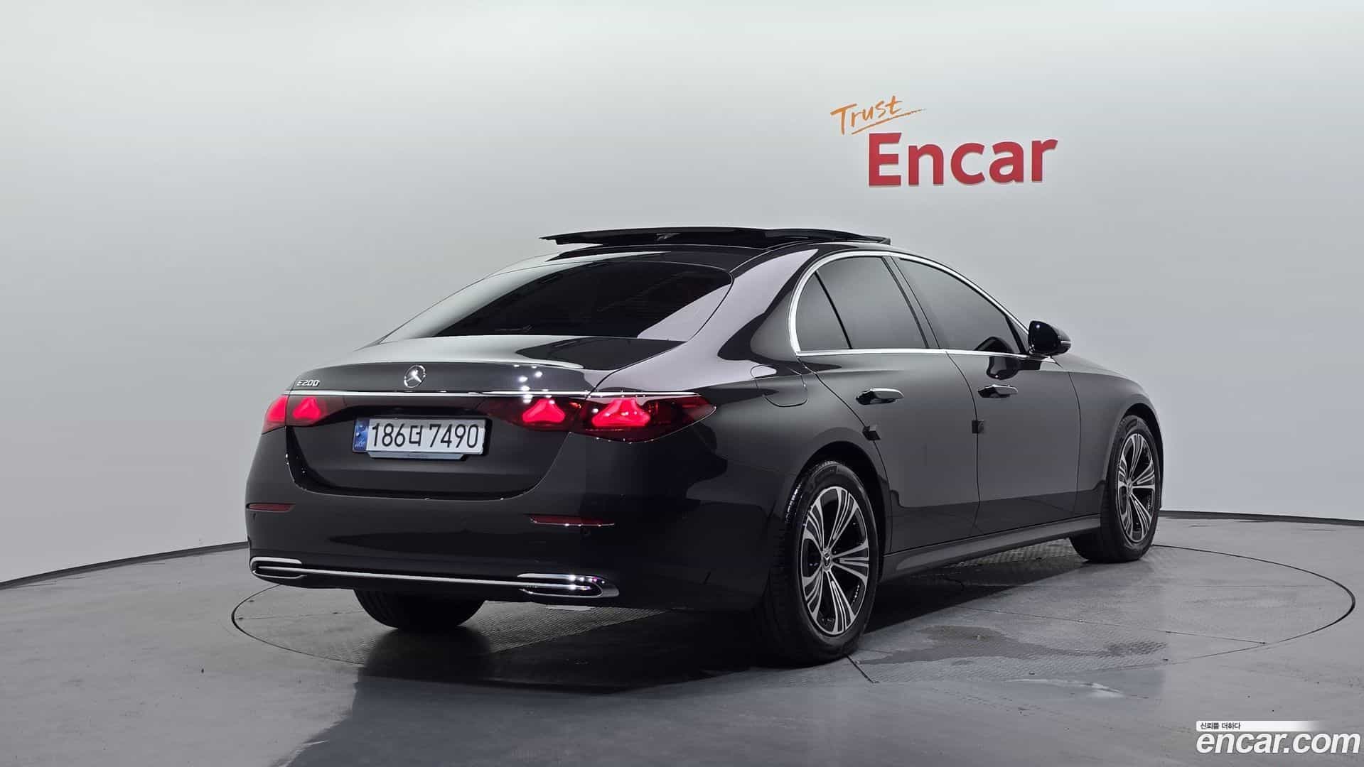 E-Class Mercedes-Benz 2024.8-OUTER-002