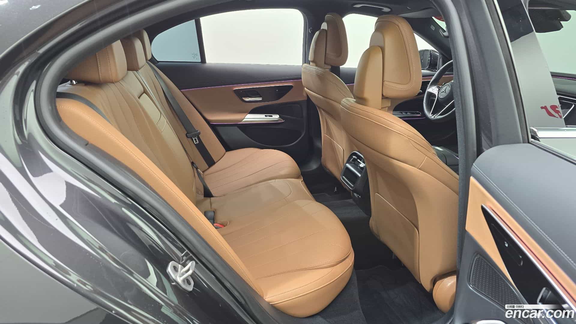 E-Class Mercedes-Benz 2024.8-OPTION-024