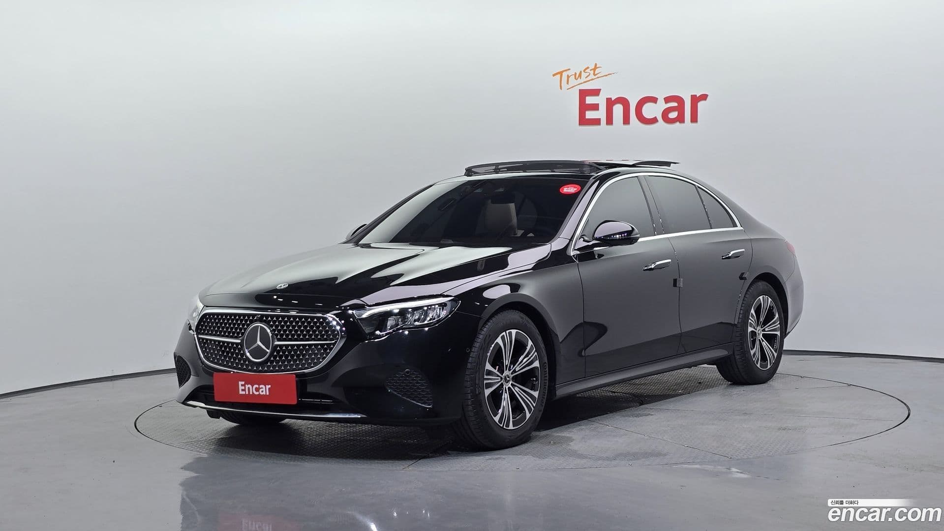Main__Slider__Photo:E-Class Mercedes-Benz 2025.0-0