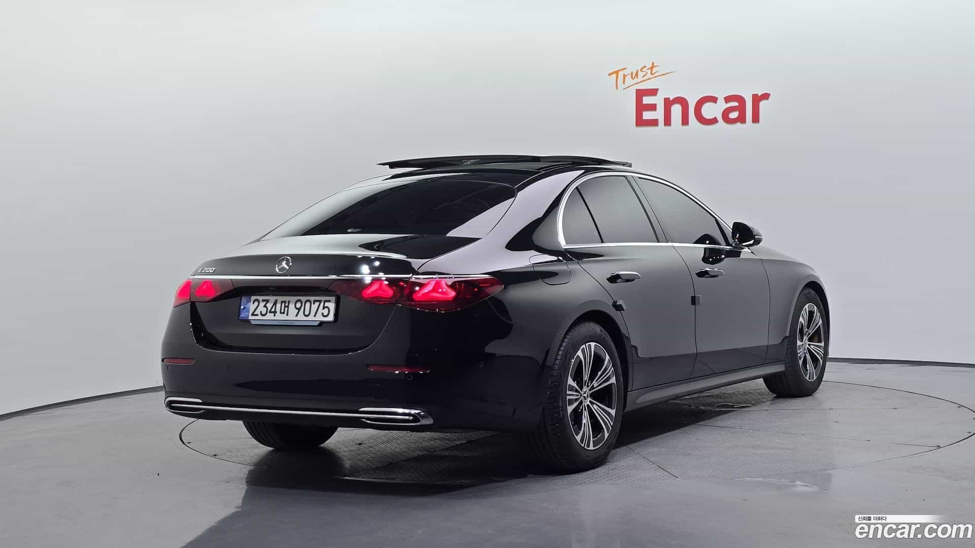 E-Class Mercedes-Benz 2025.0-OUTER-002