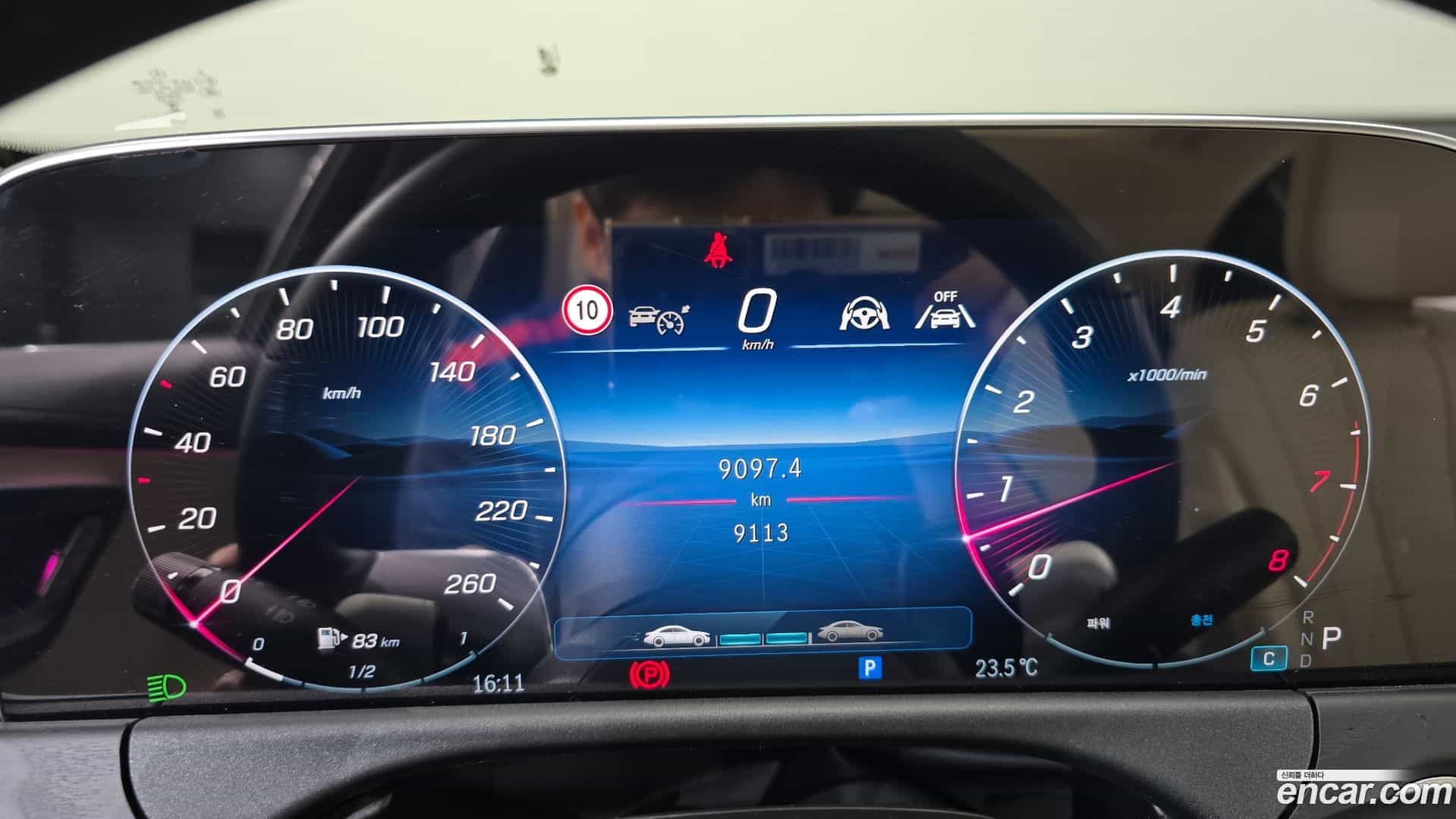 E-Class Mercedes-Benz 2025.0-INNER-008
