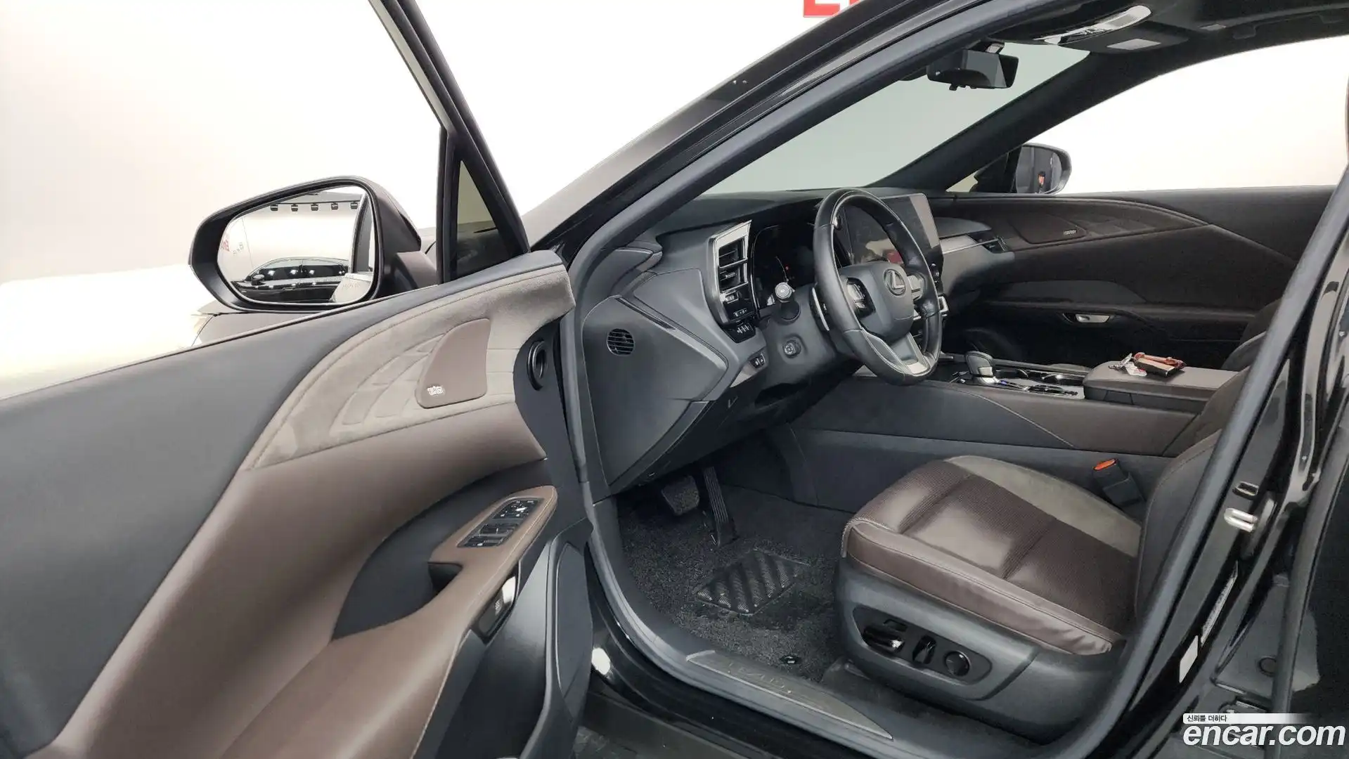 RX Lexus 2023.5-INNER-010