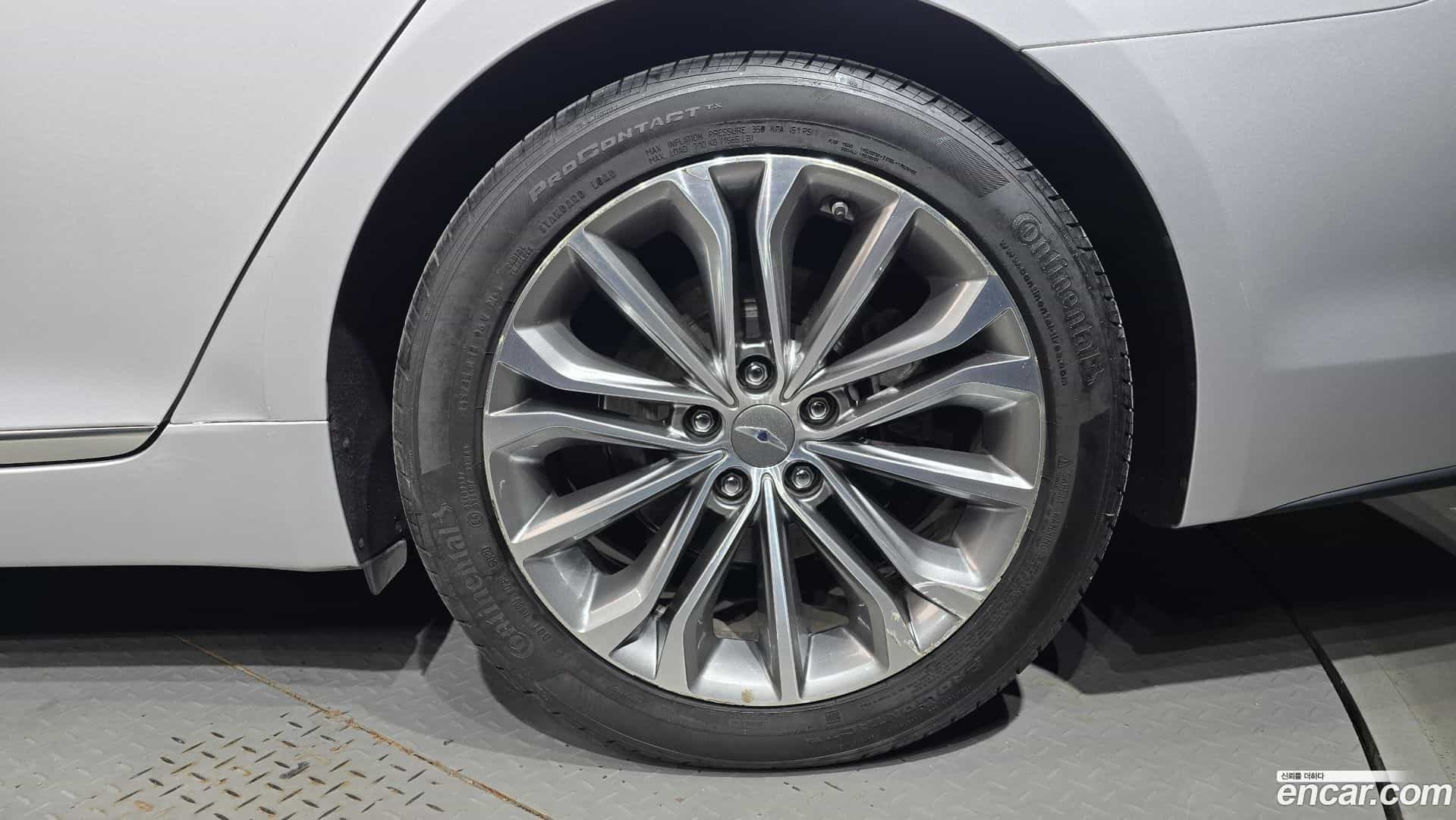 Genesis Hyundai 2014.4-OUTER-031