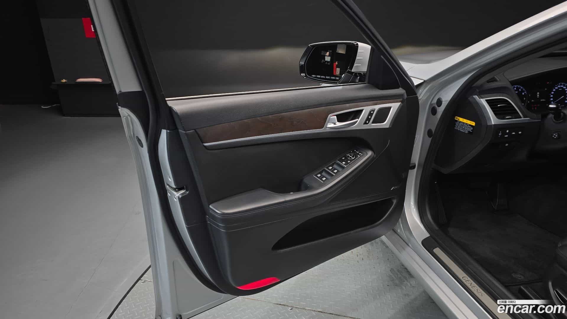 Genesis Hyundai 2014.4-INNER-034