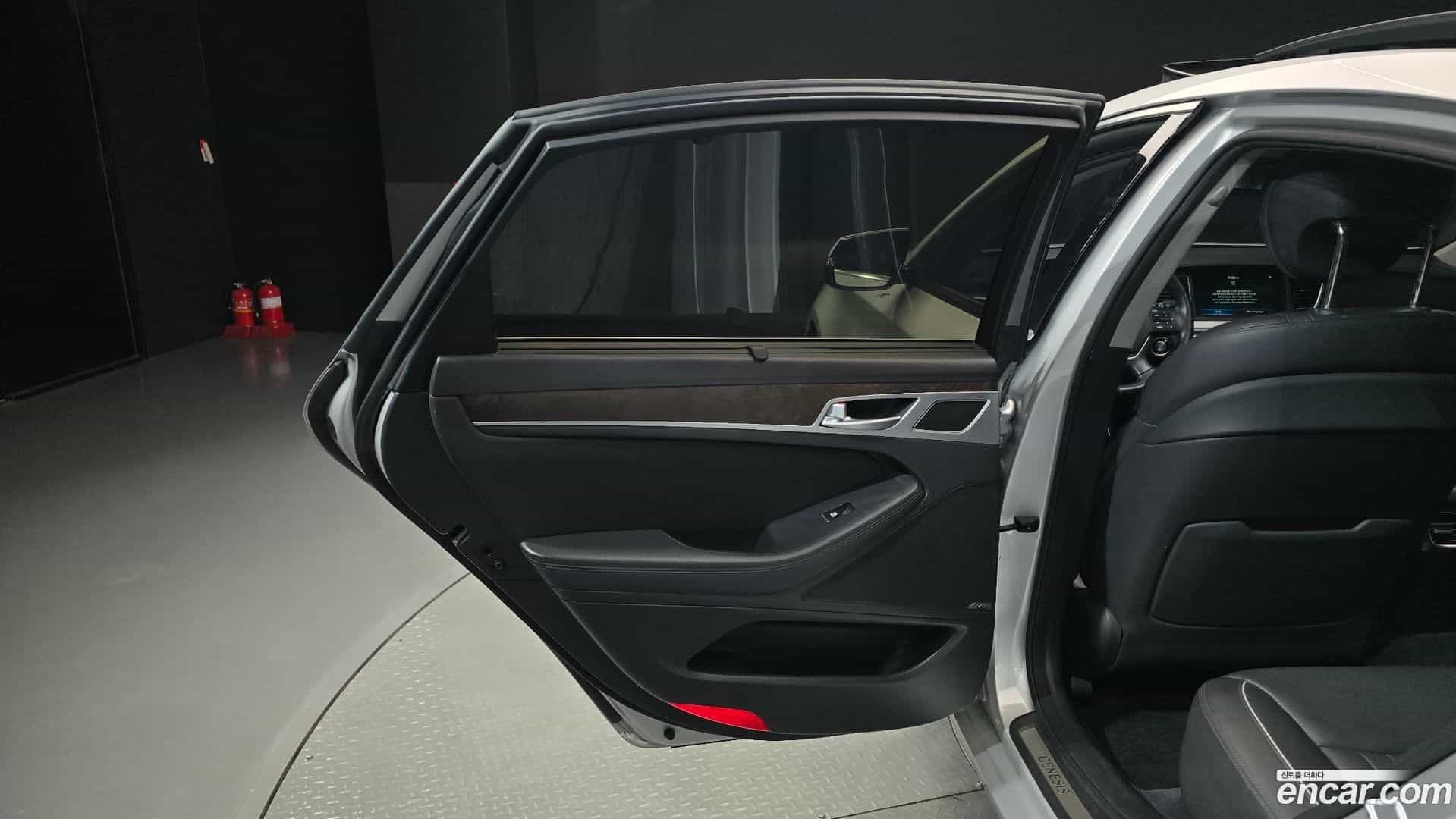 Genesis Hyundai 2014.4-INNER-035