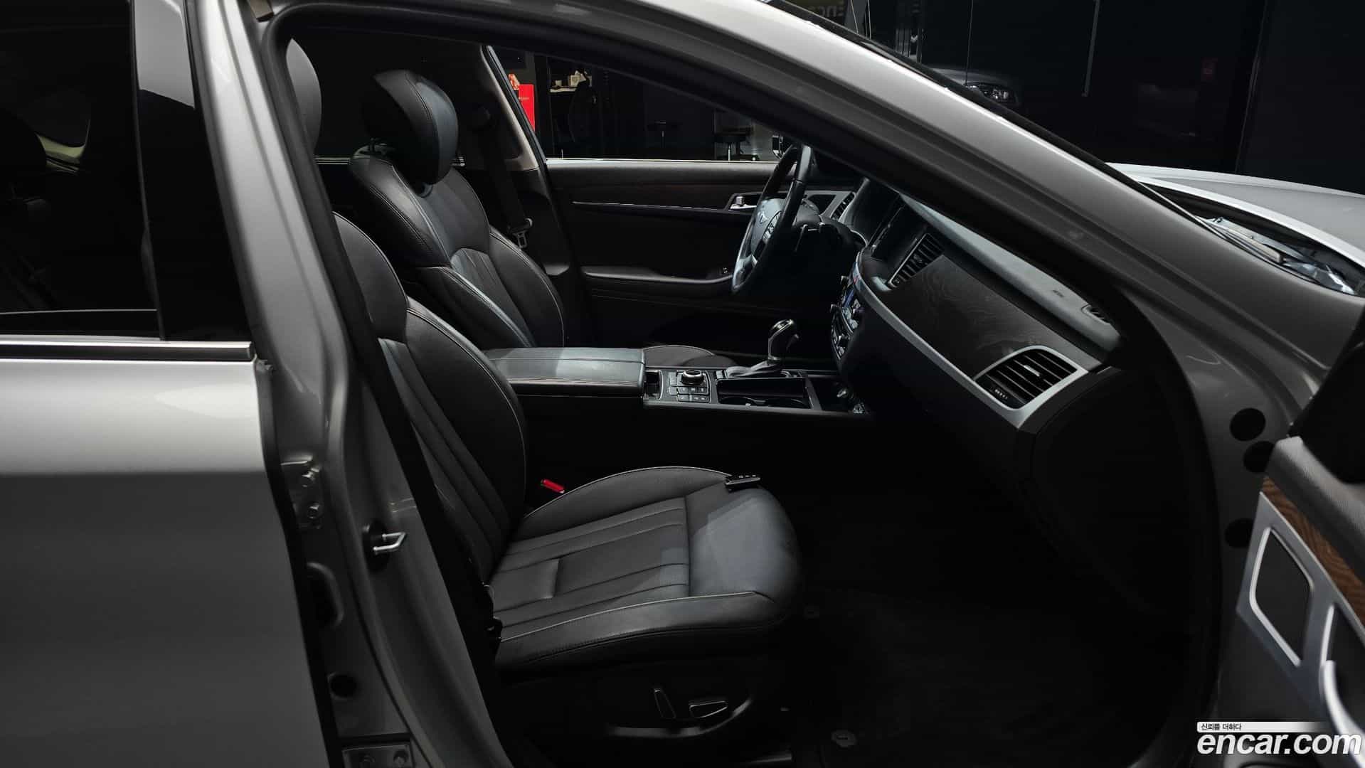 Genesis Hyundai 2014.4-INNER-036