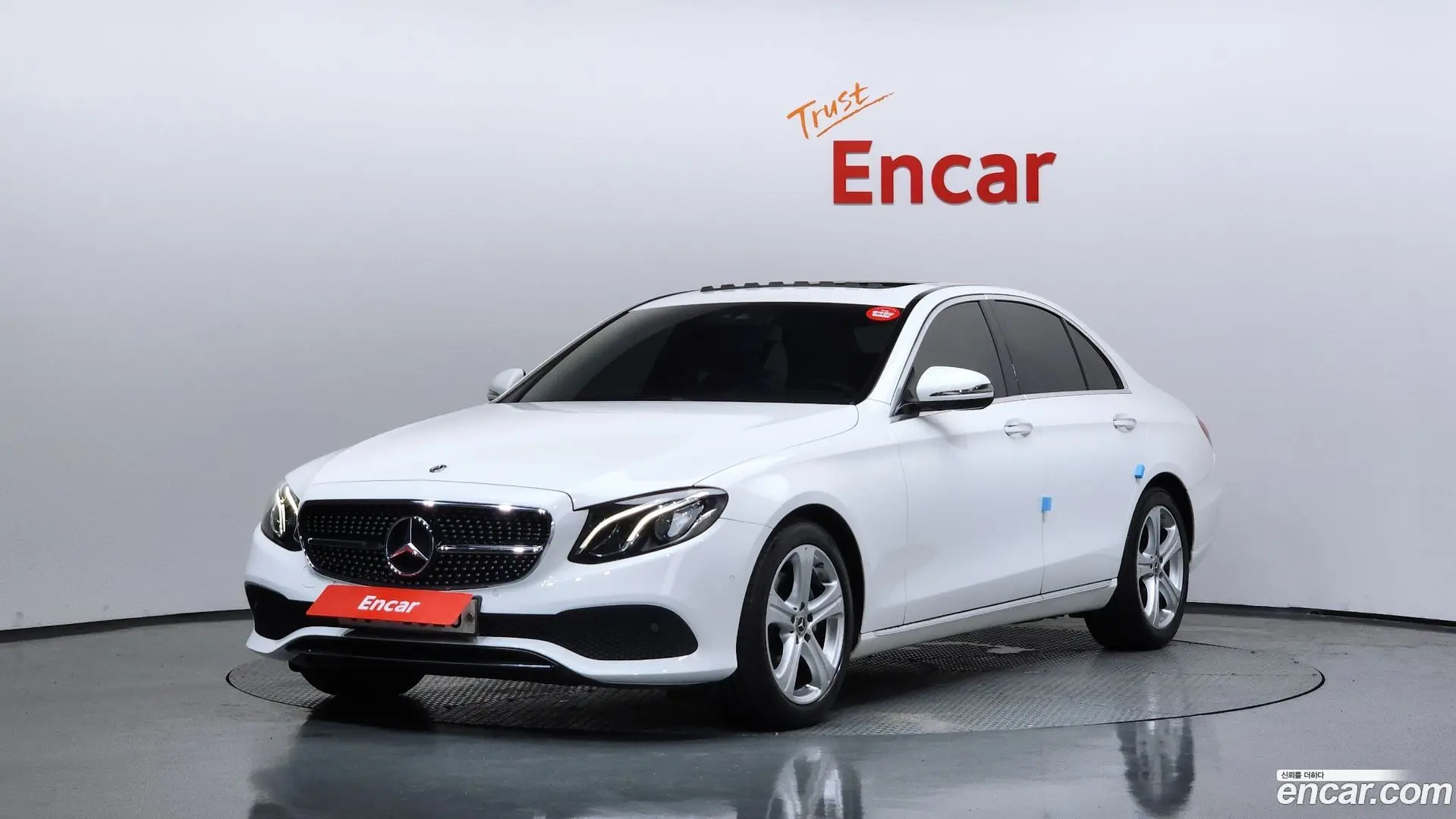 Main__Slider__Photo:E-Class Mercedes-Benz 2018.2-0