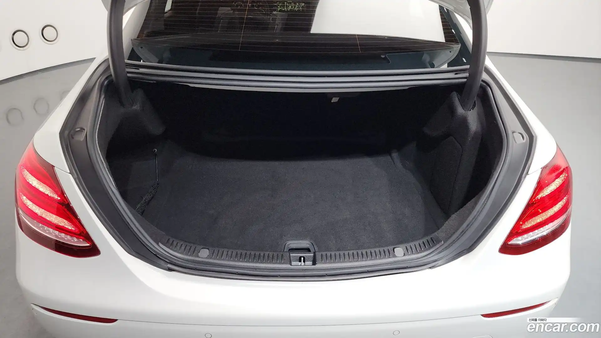 E-Class Mercedes-Benz 2018.2-OPTION-023