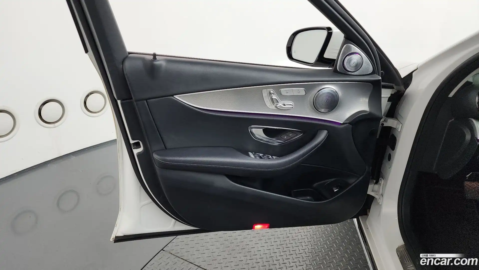 E-Class Mercedes-Benz 2018.2-INNER-034
