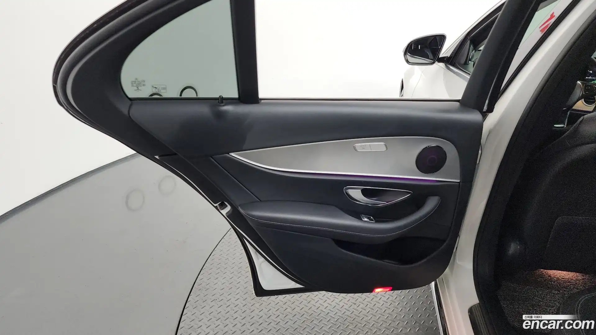 E-Class Mercedes-Benz 2018.2-INNER-035