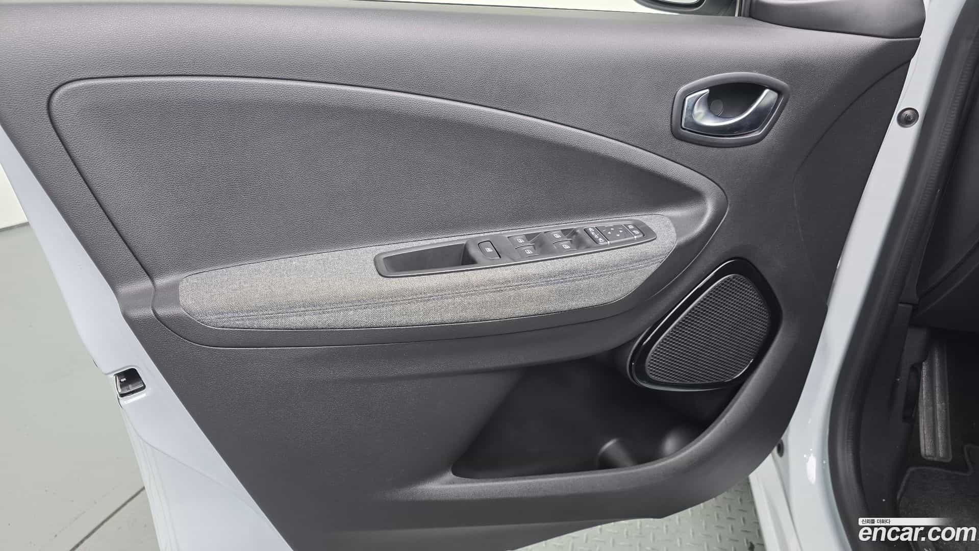 Zoe Renault Korea 2021.5-INNER-034