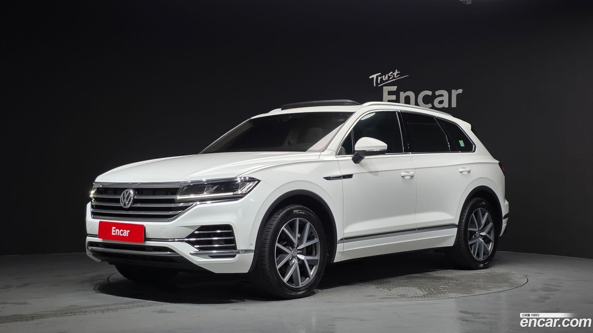Main__Slider__Photo:Touareg Volkswagen 2020.7-0