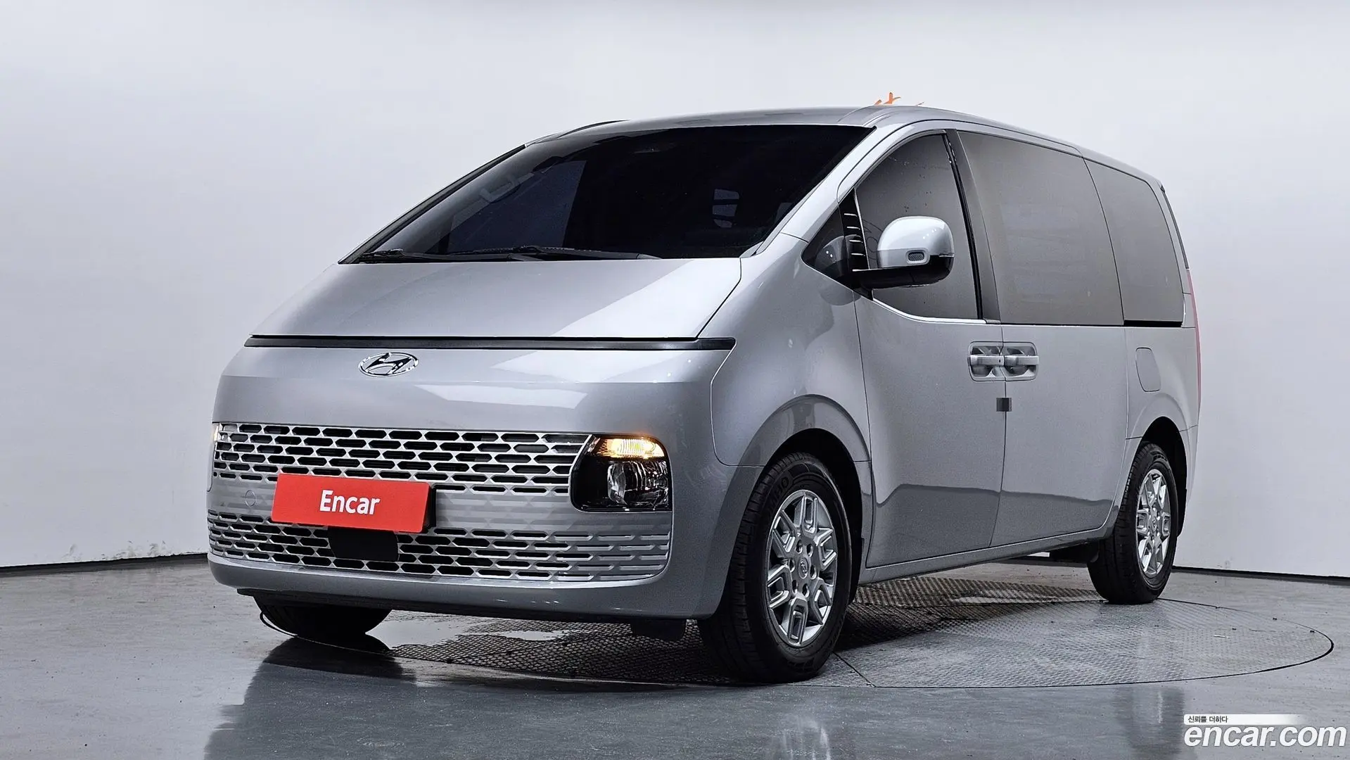Main__Slider__Photo:Staria Hyundai 2023.11-0