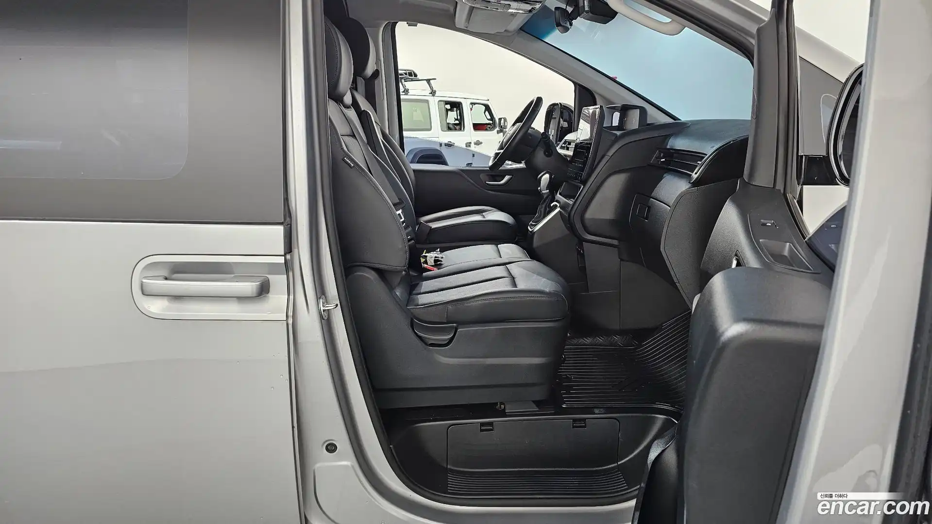 Staria Hyundai 2023.11-OPTION-015