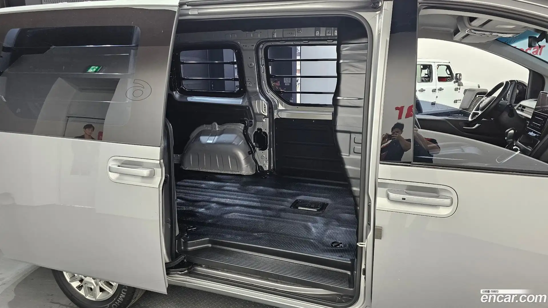 Staria Hyundai 2023.11-OPTION-016