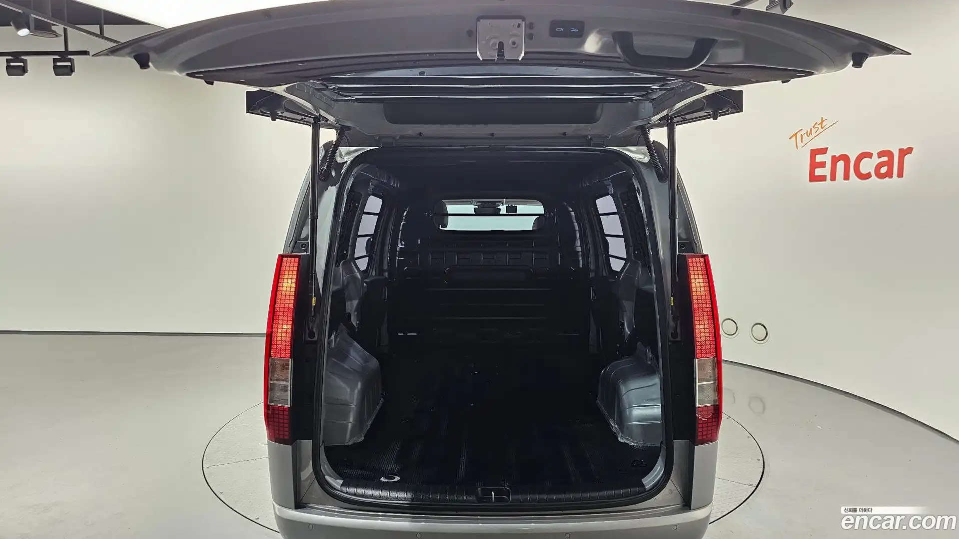 Staria Hyundai 2023.11-OPTION-024