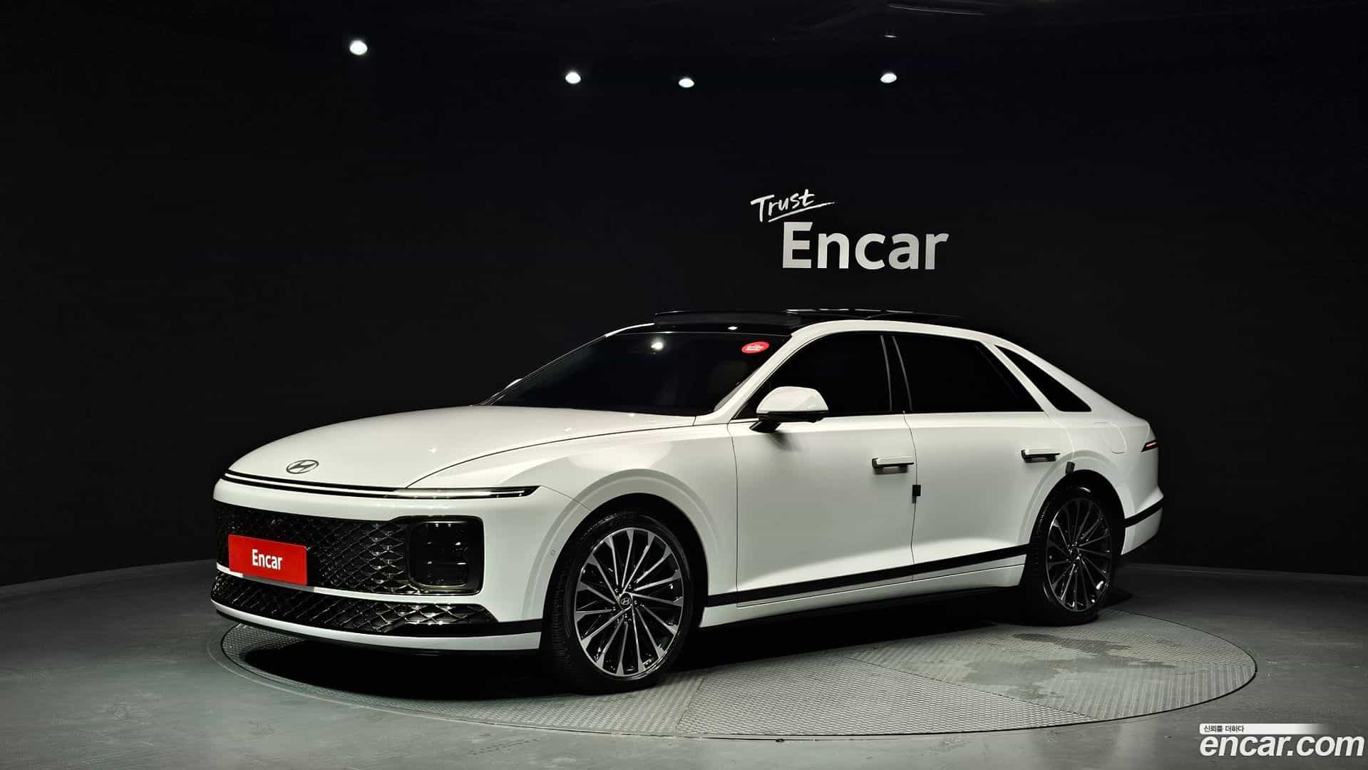 Grandeur Hyundai 2025.11-OUTER-001