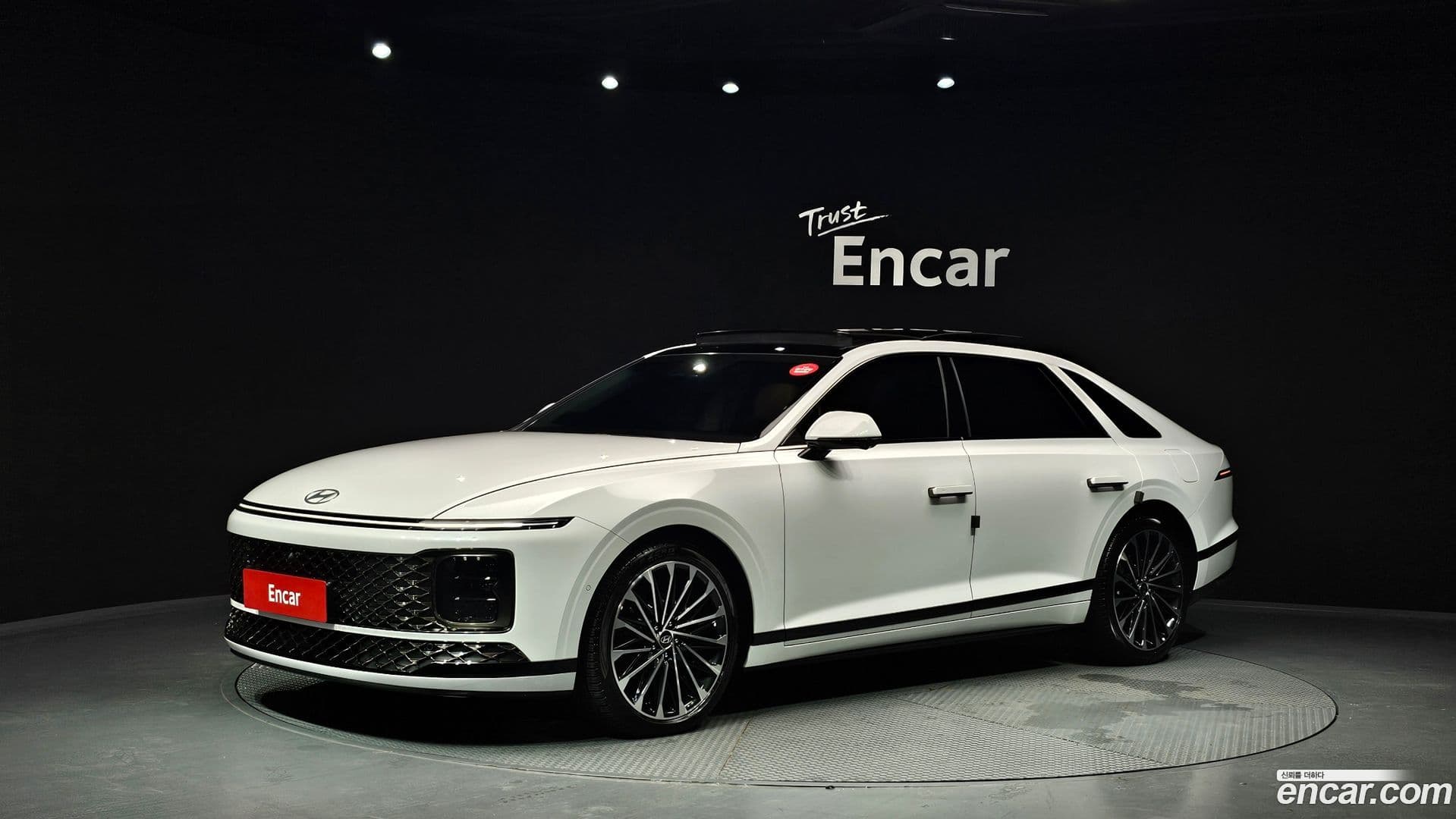 Main__Slider__Photo:Grandeur Hyundai 2025.11-0