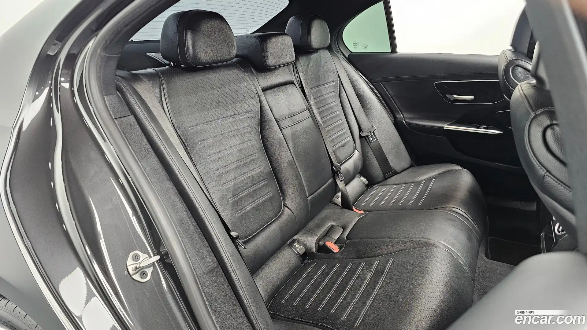 C-Class Mercedes-Benz 2022.5-OPTION-015