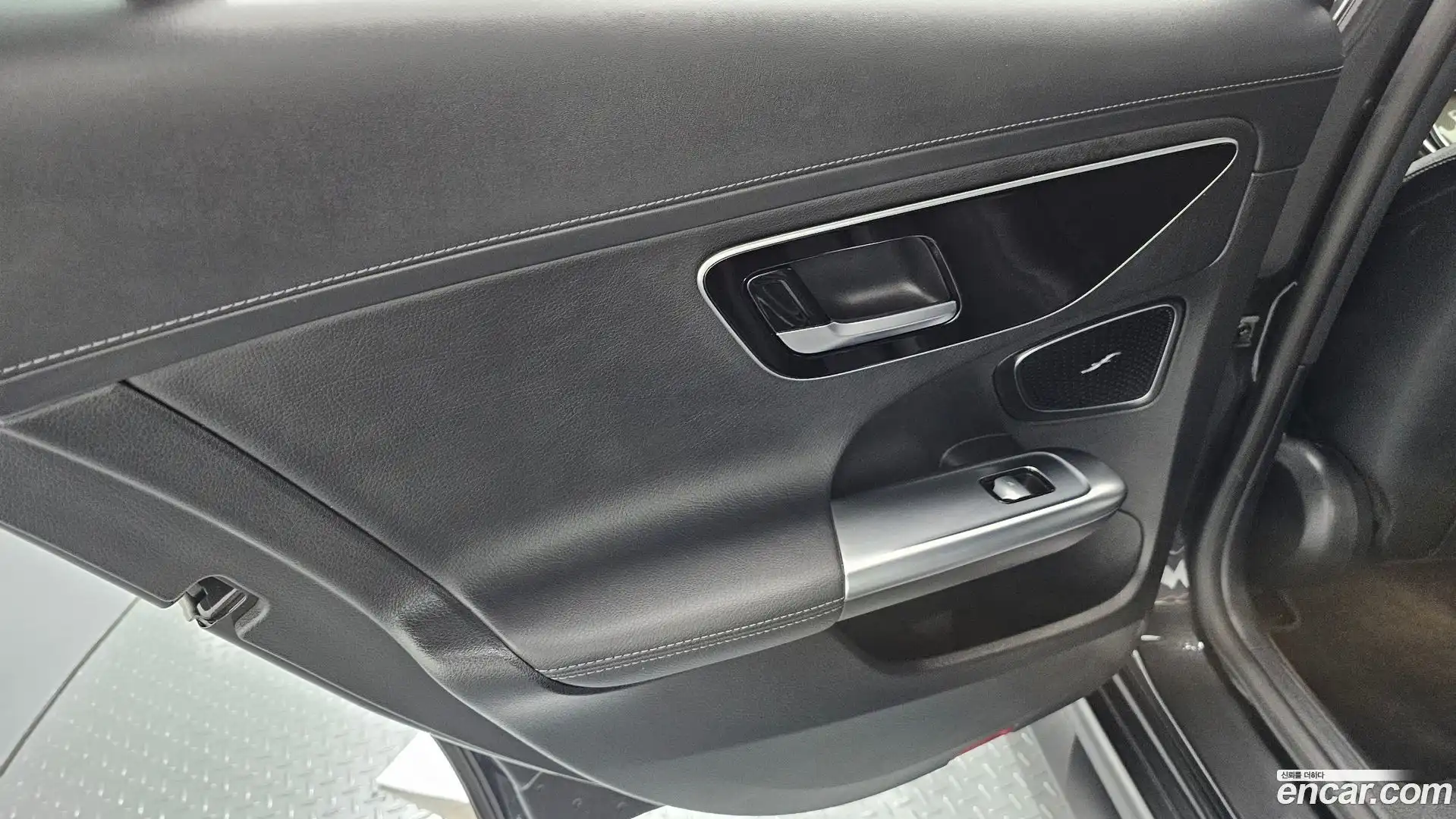 C-Class Mercedes-Benz 2022.5-INNER-035