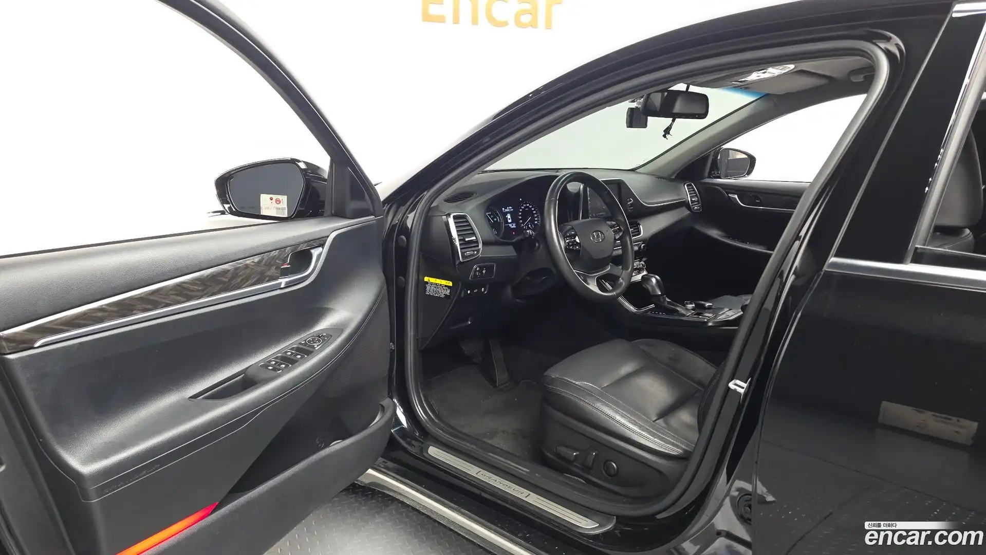 Grandeur Hyundai 2018.2-INNER-010