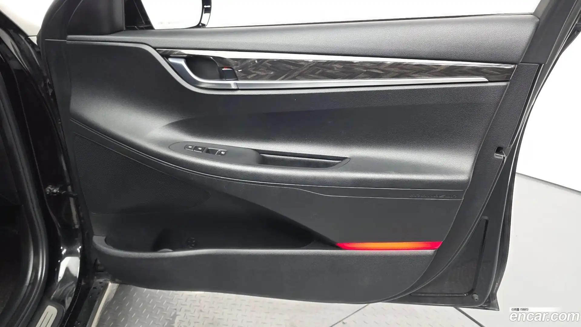 Grandeur Hyundai 2018.2-INNER-034