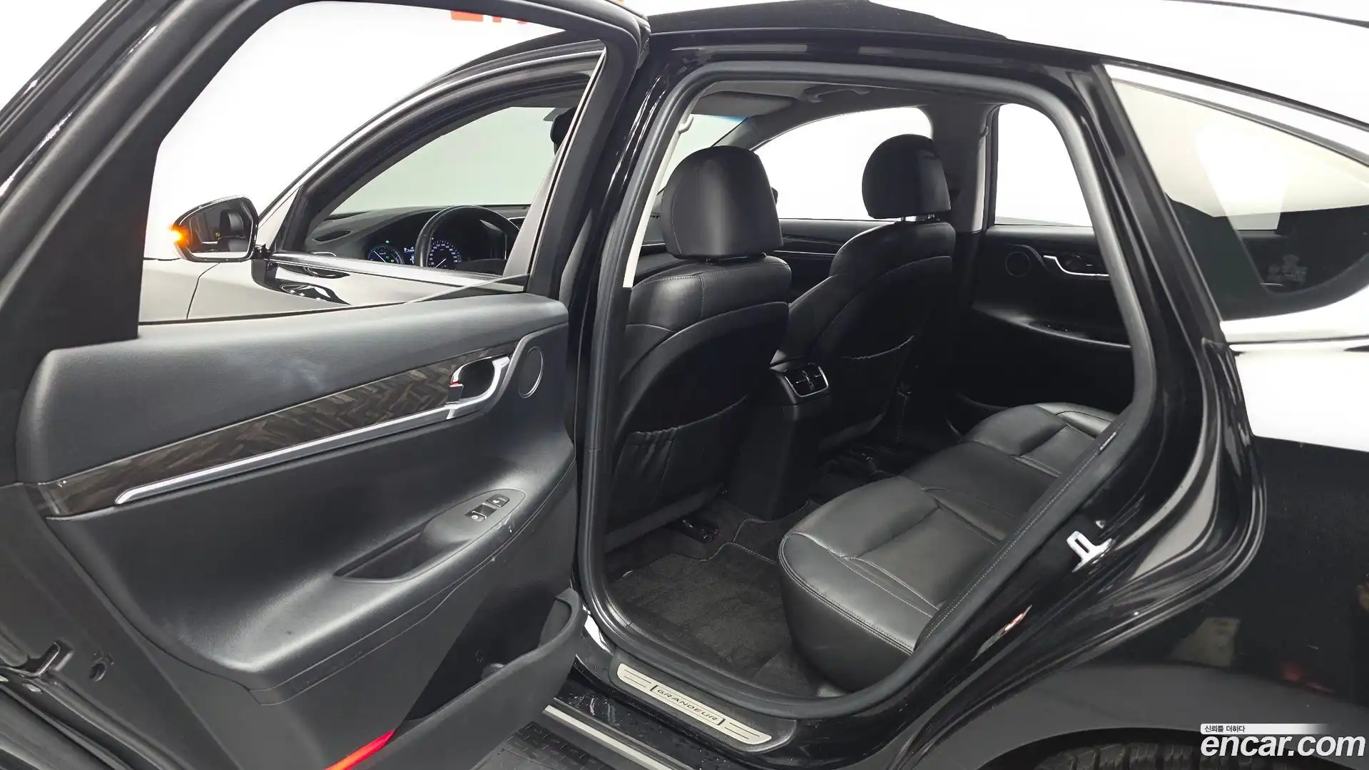 Grandeur Hyundai 2018.2-INNER-036