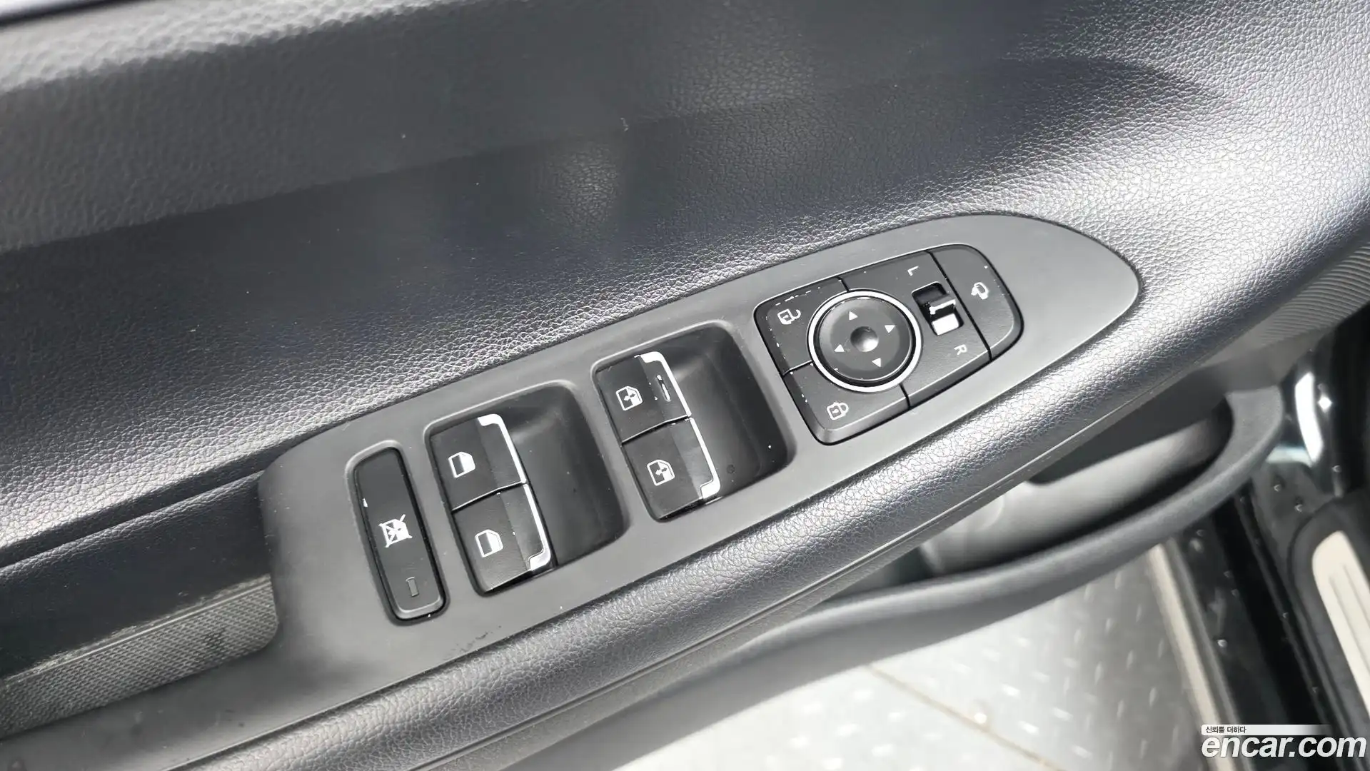 Grandeur Hyundai 2018.2-OPTION-041