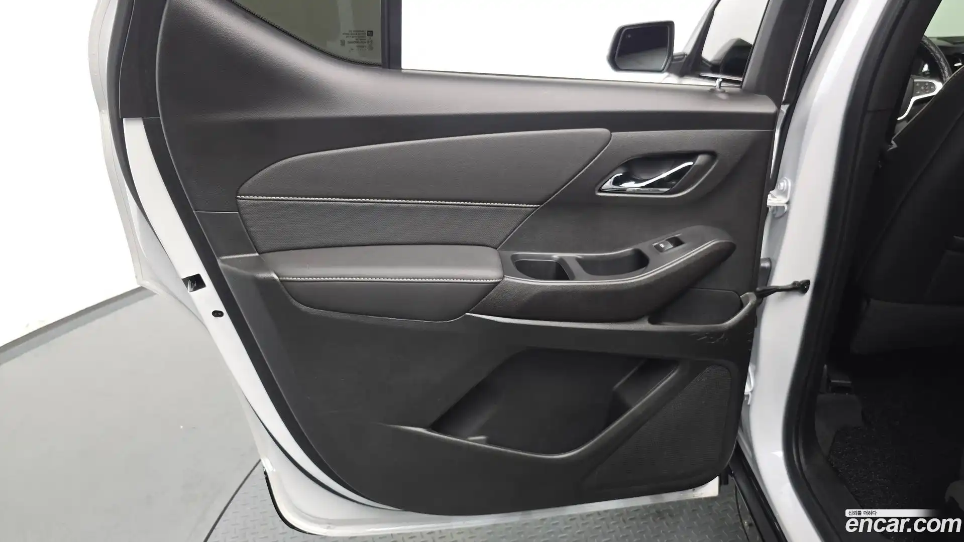 Traverse Chevrolet 2022.9-INNER-035